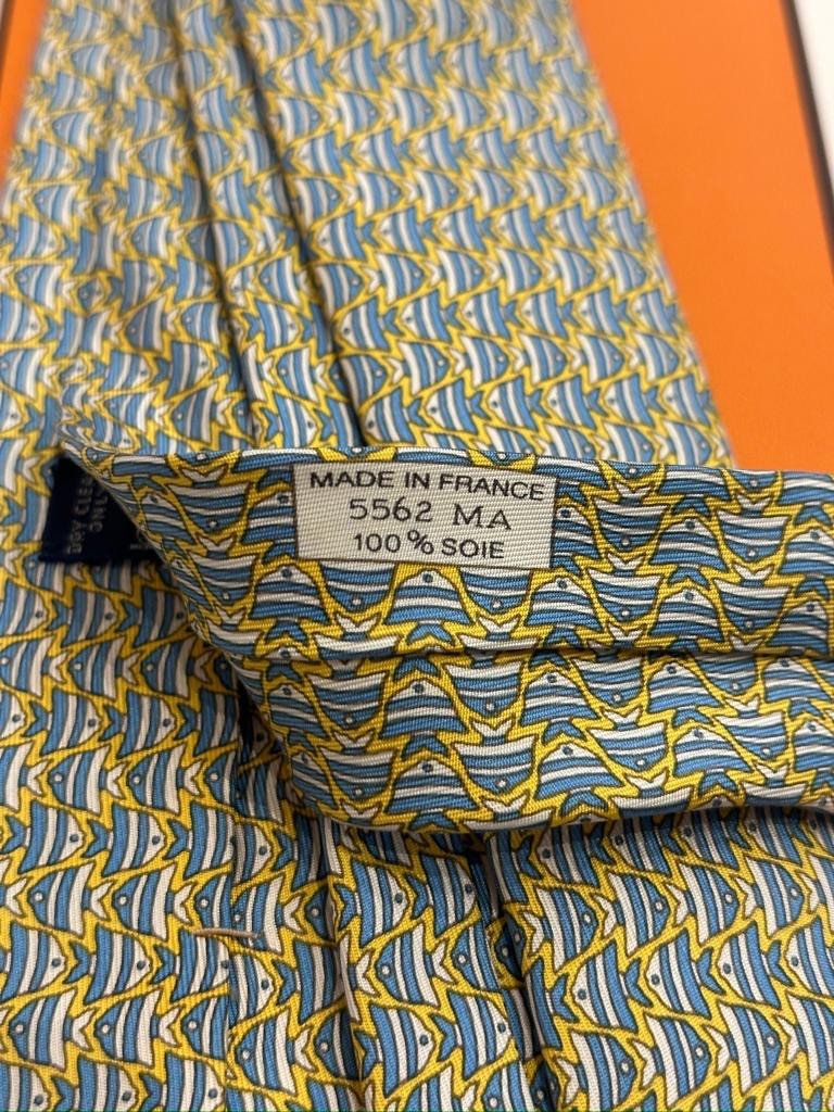 Cravatta vintage Hermès pesci base gialla 5562MA