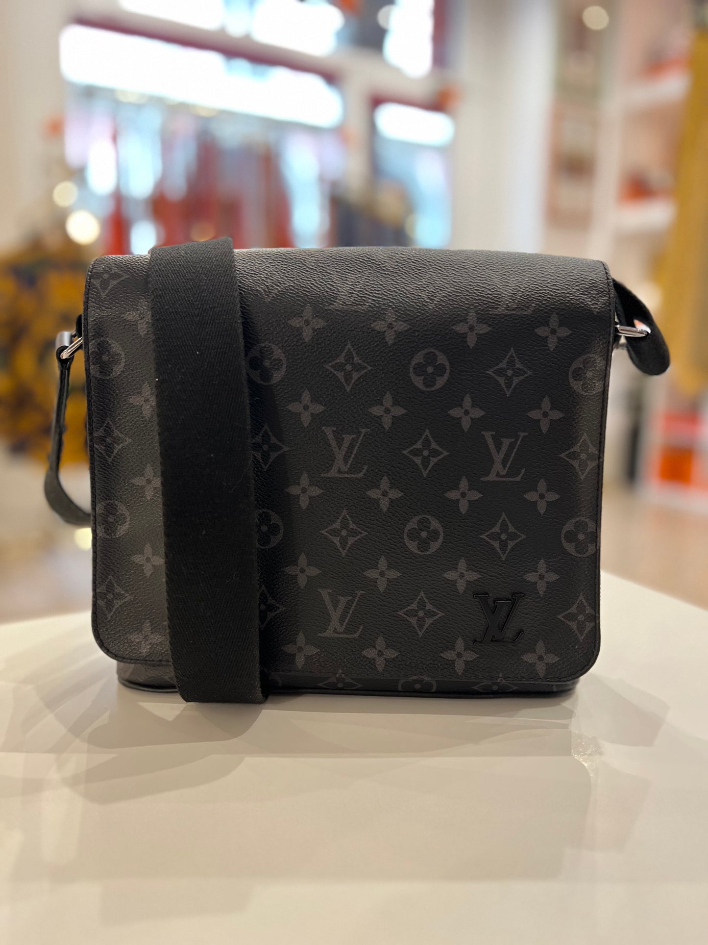 Louis Vuitton District PM Eclipse noir