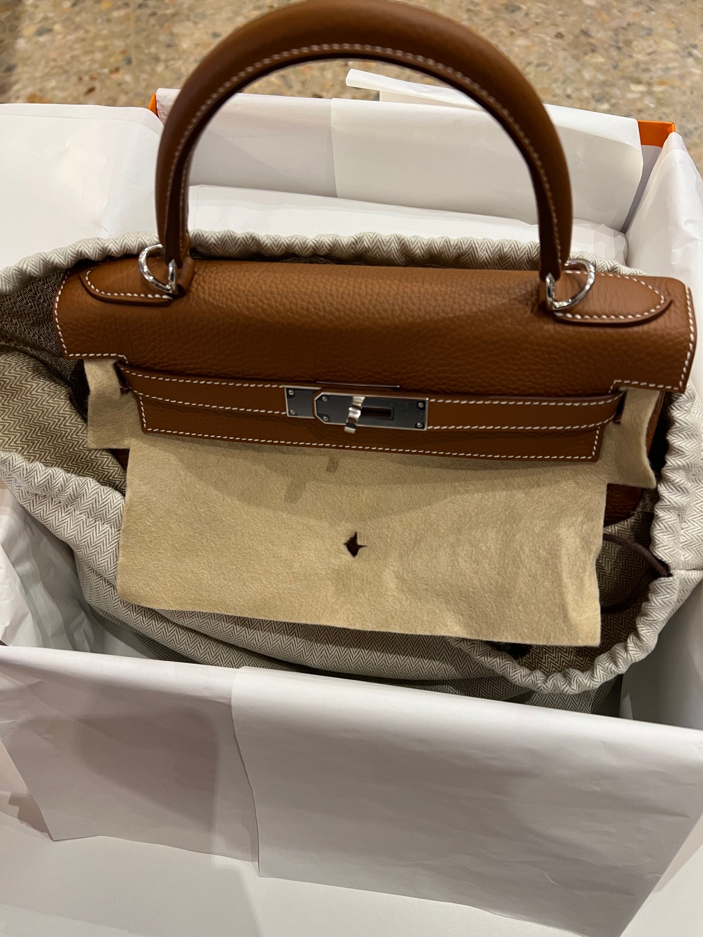 Hermès Kelly 28 Togo Gold Palladium Retourne