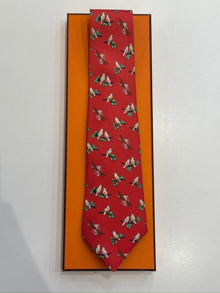 Cravatta vintage Hermès base rossa stampa colombe 7593SA