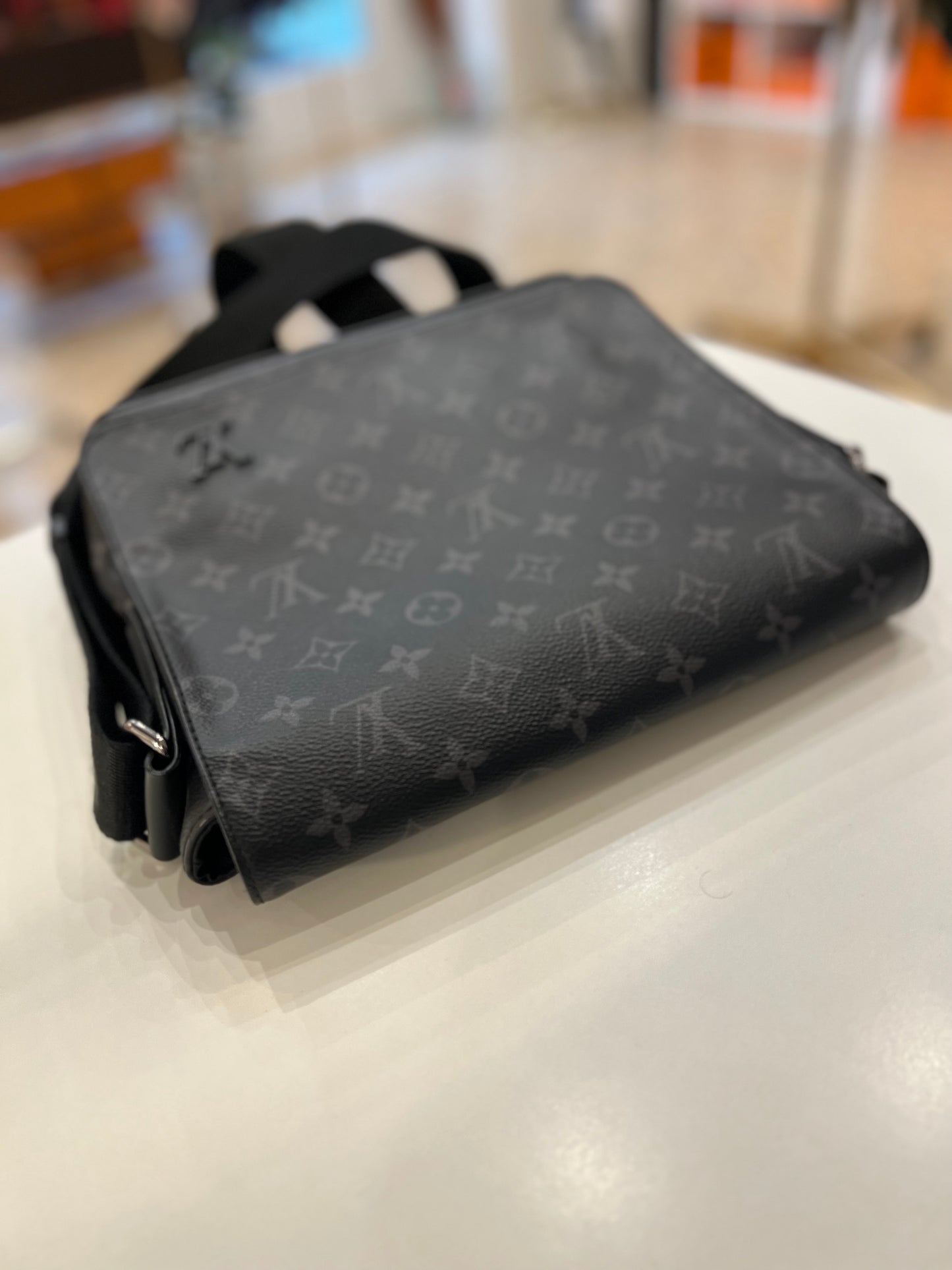 Louis Vuitton District PM Eclipse noir