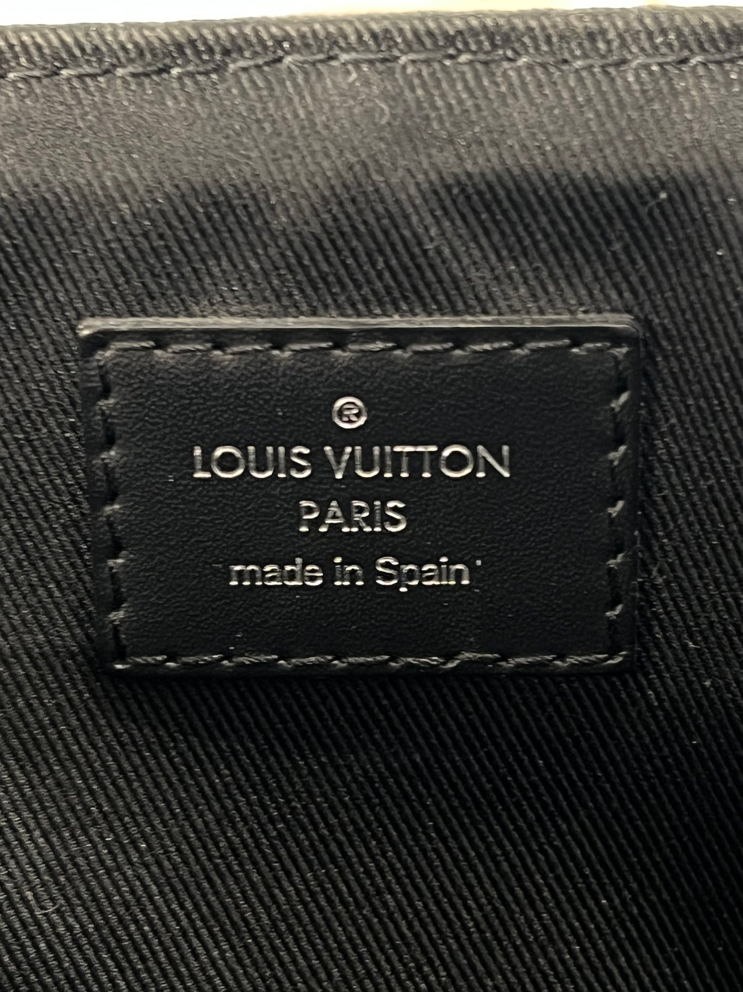 Louis Vuitton District PM Eclipse noir