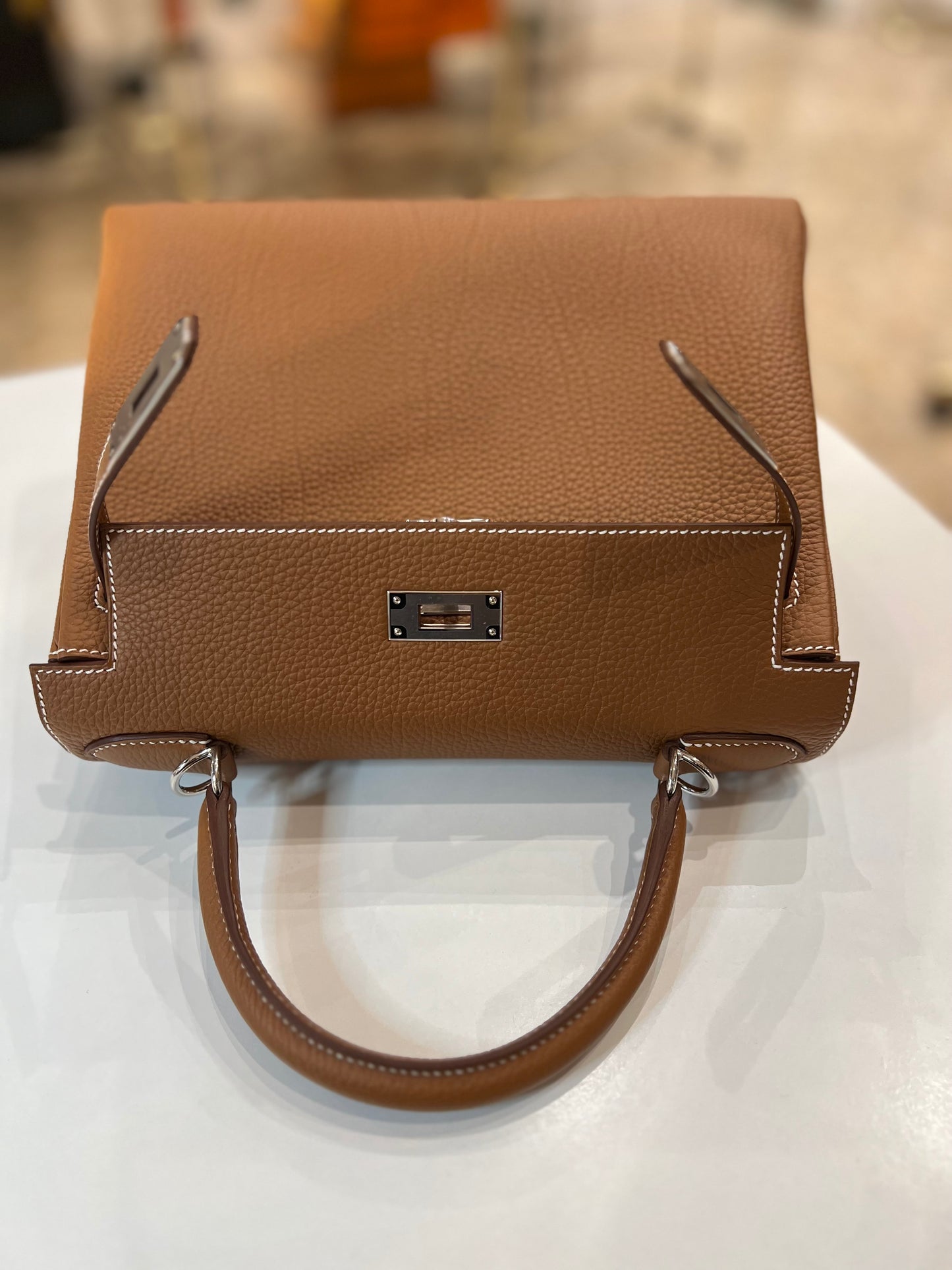 Hermès Kelly 28 Togo Gold Palladium Retourne