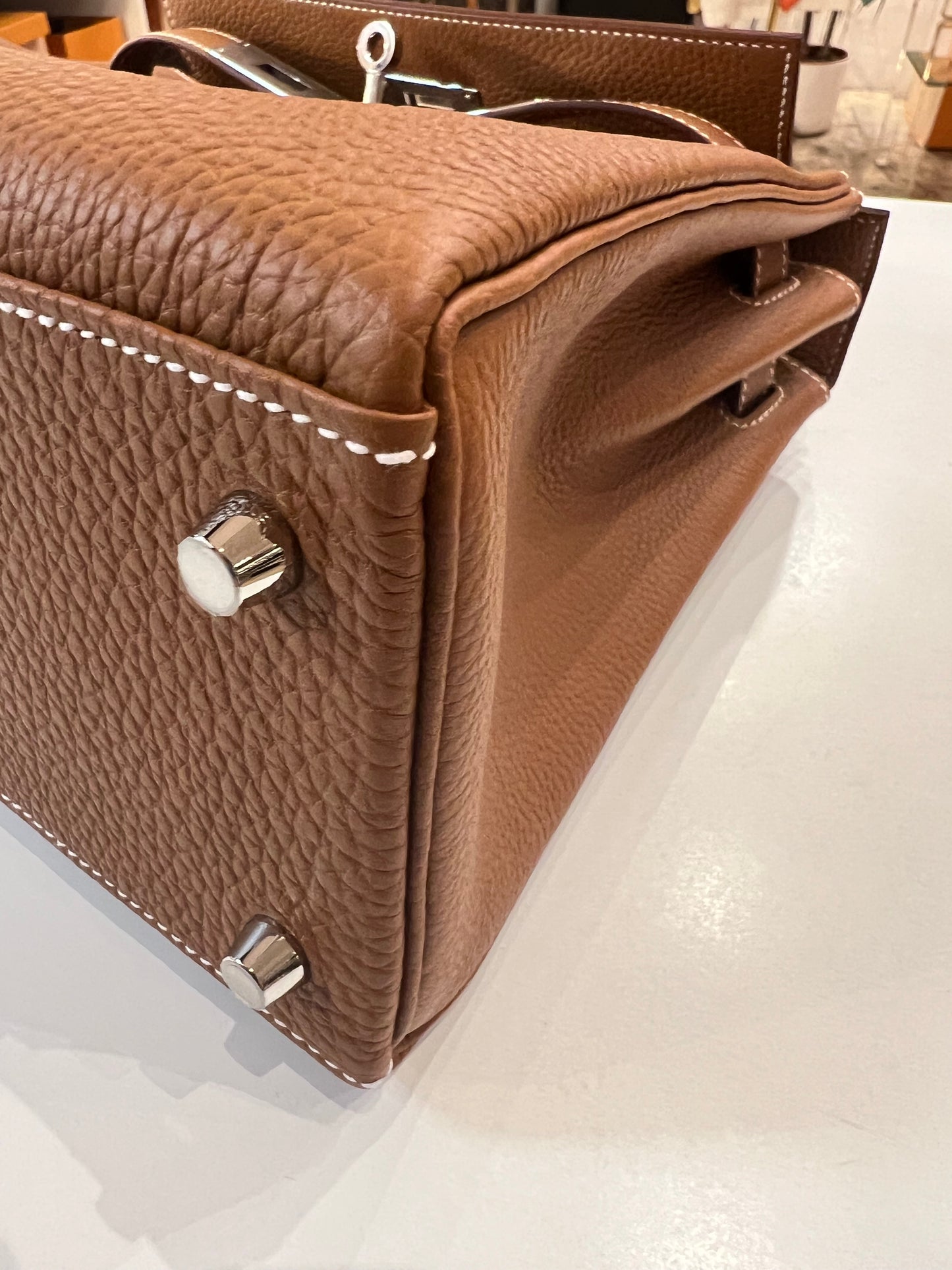 Hermès Kelly 28 Togo Gold Palladium Retourne
