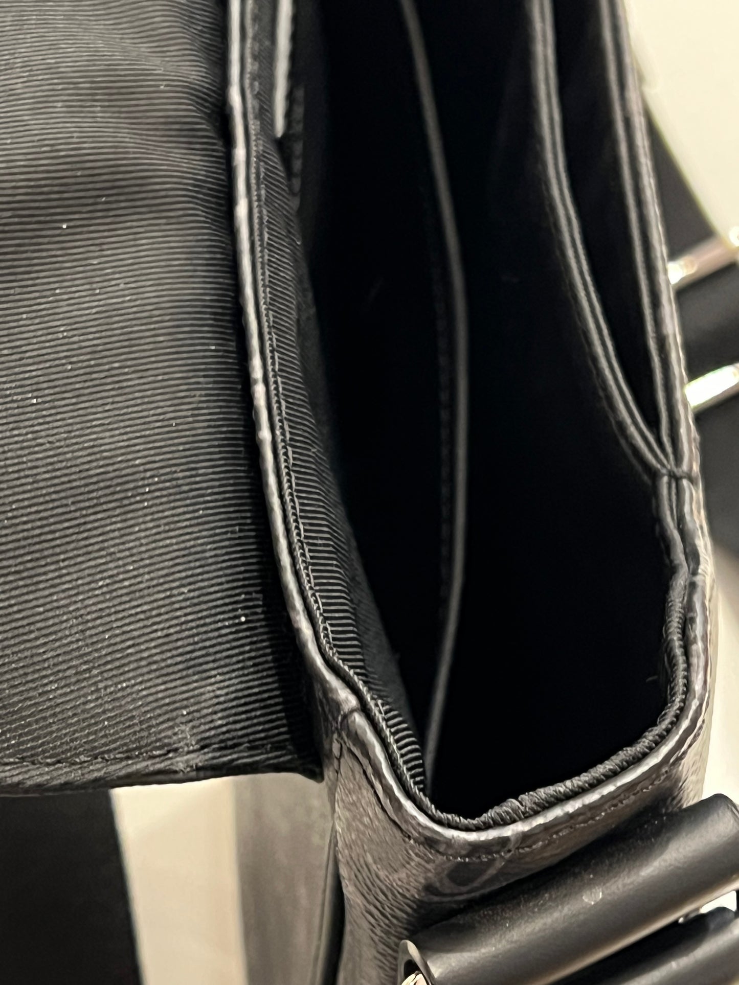 Louis Vuitton District PM Eclipse noir