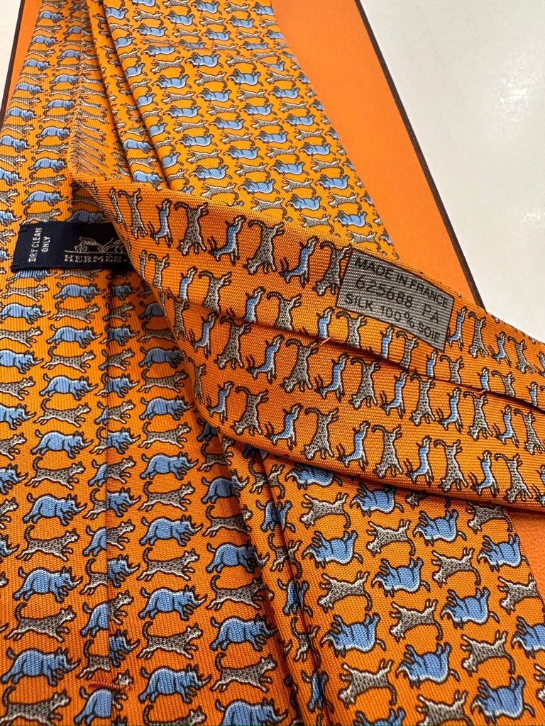 Cravatta vintage Hermès rinoceronti  base arancione 625688PA