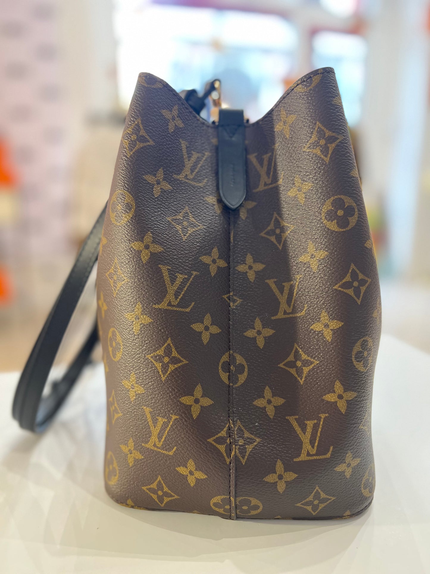 Louis Vuitton NéoNoé MM bucket