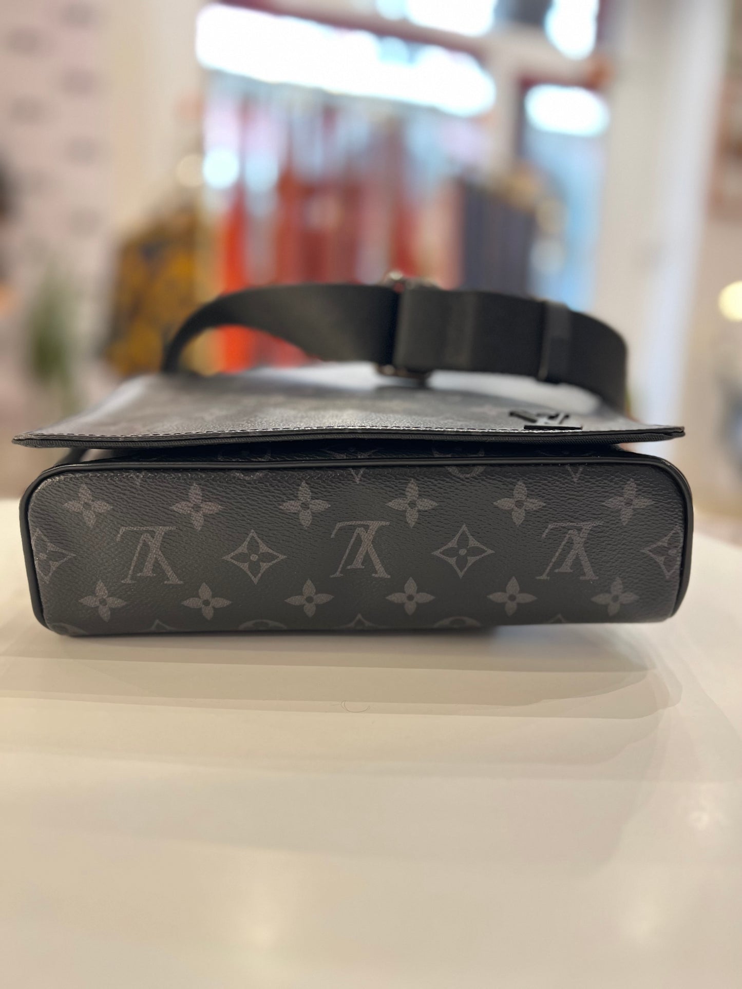 Louis Vuitton District PM Eclipse noir