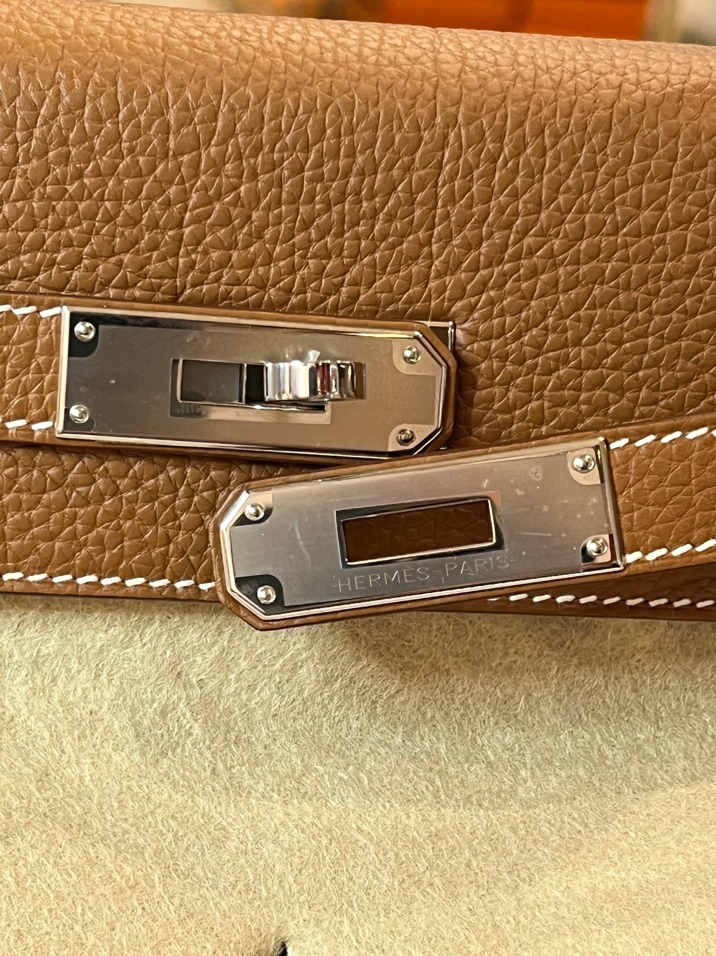 Hermès Kelly 28 Togo Gold Palladium Retourne
