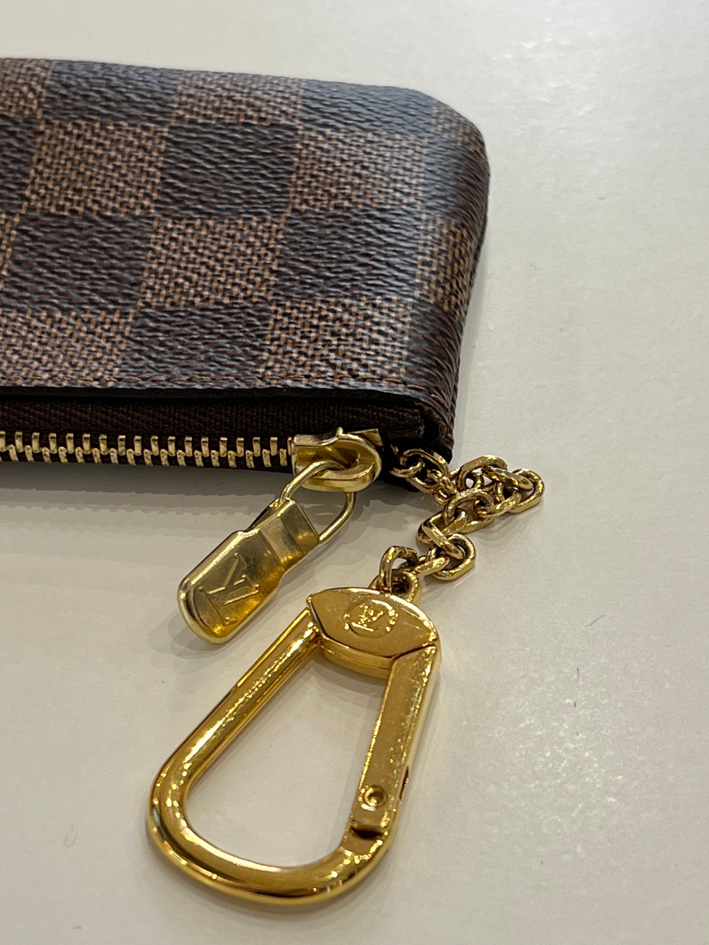 Louis Vuitton pochette con catena