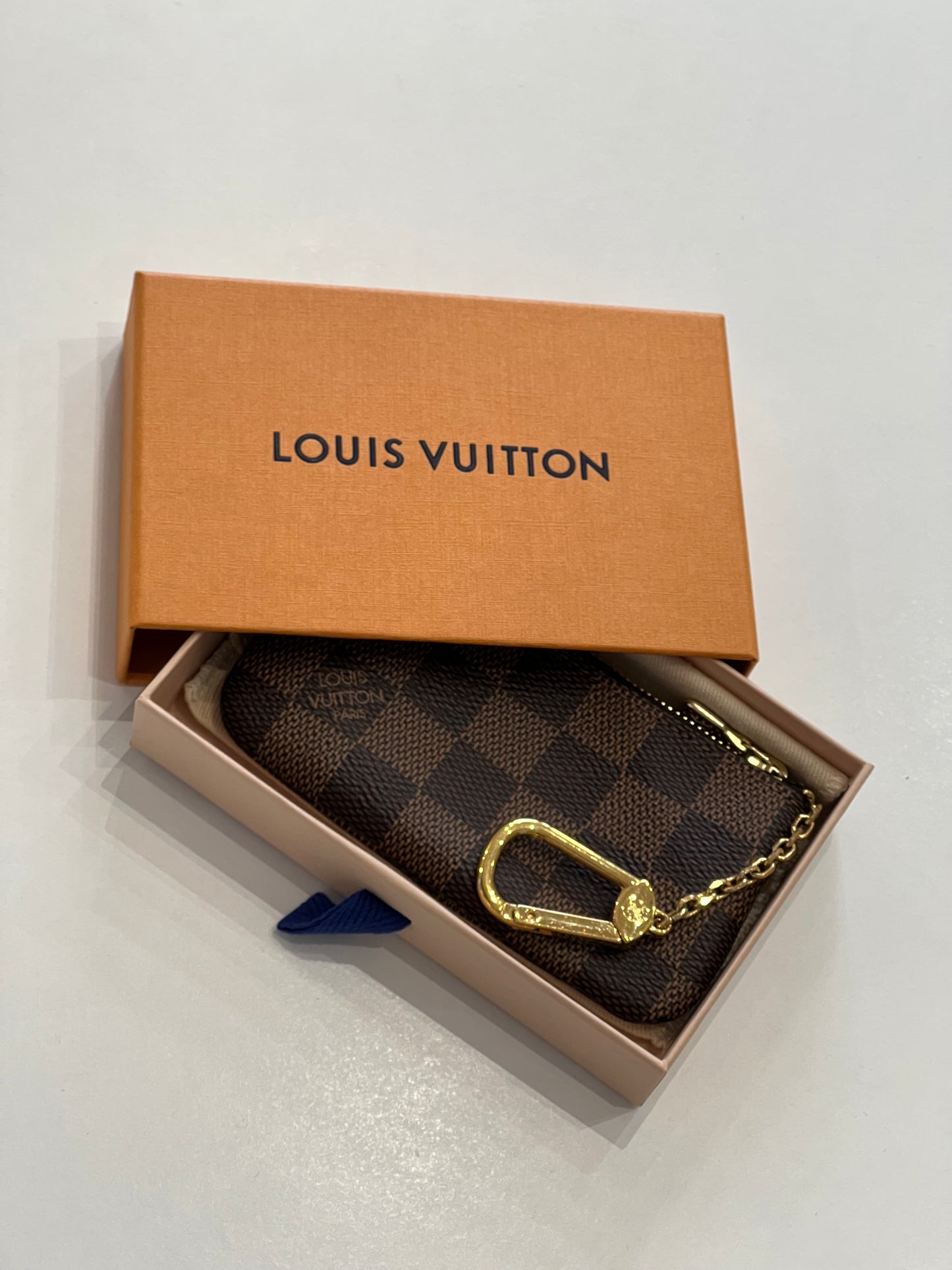 Louis Vuitton pochette con catena