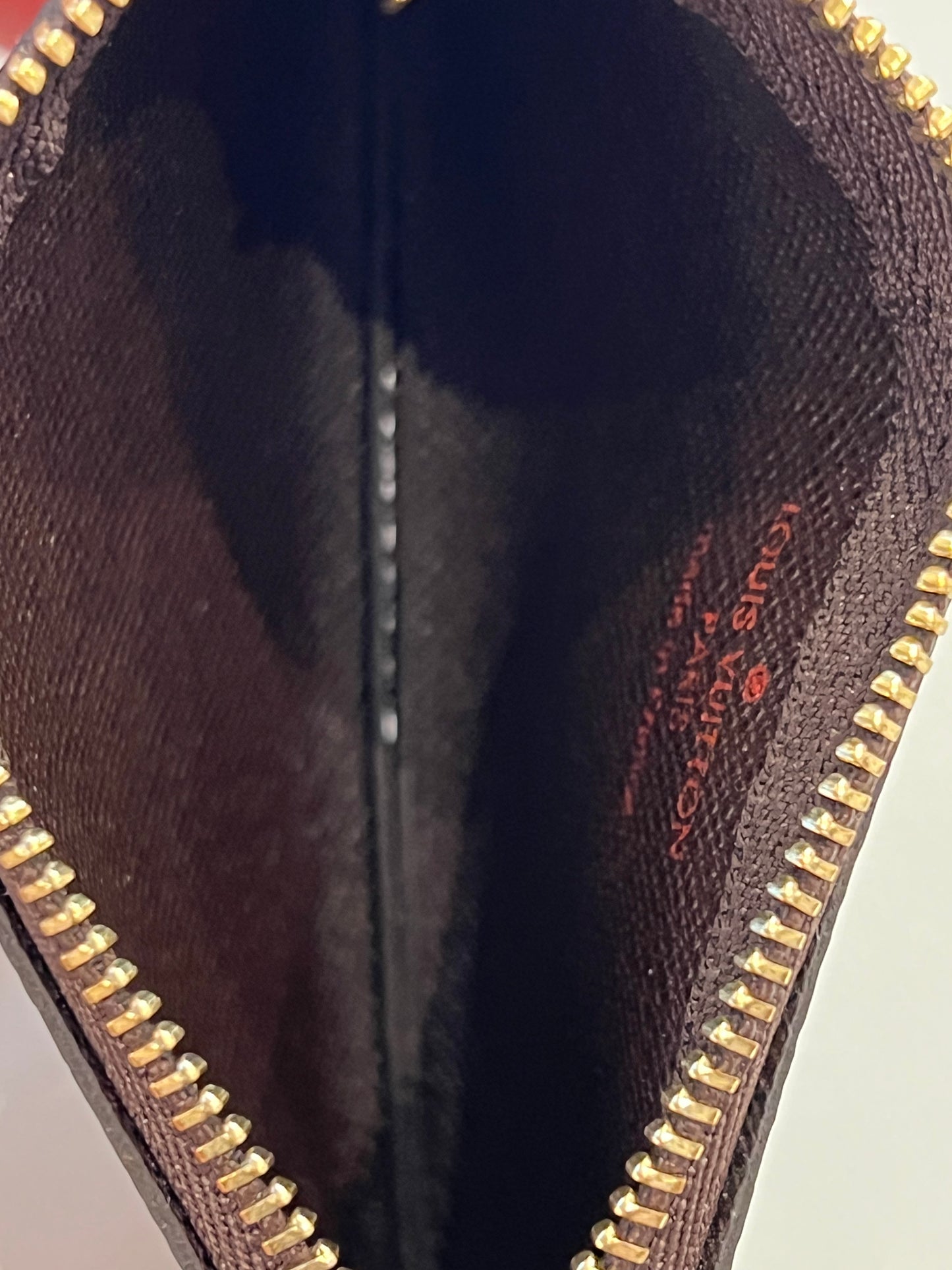 Louis Vuitton pochette con catena