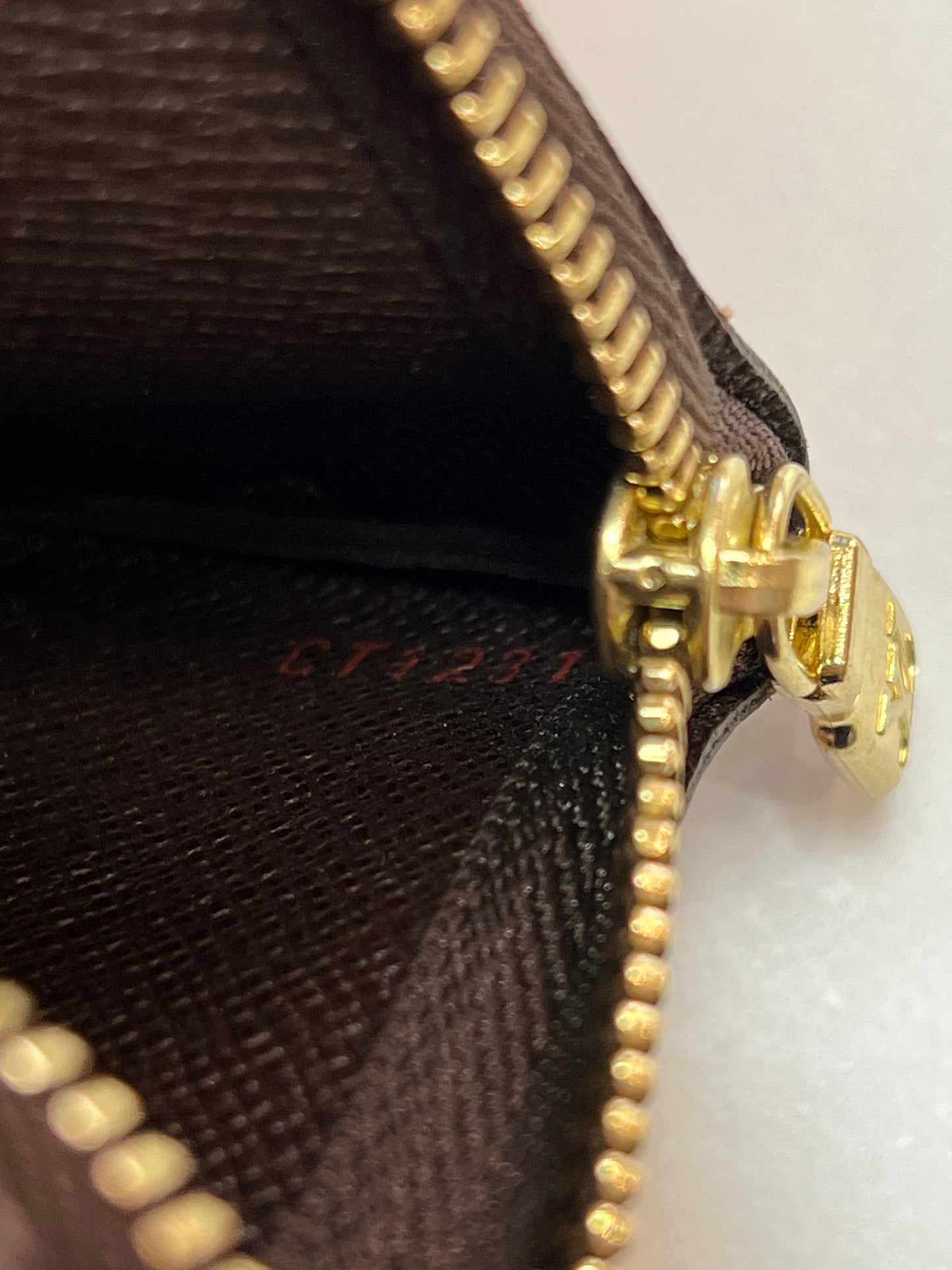 Louis Vuitton pochette con catena