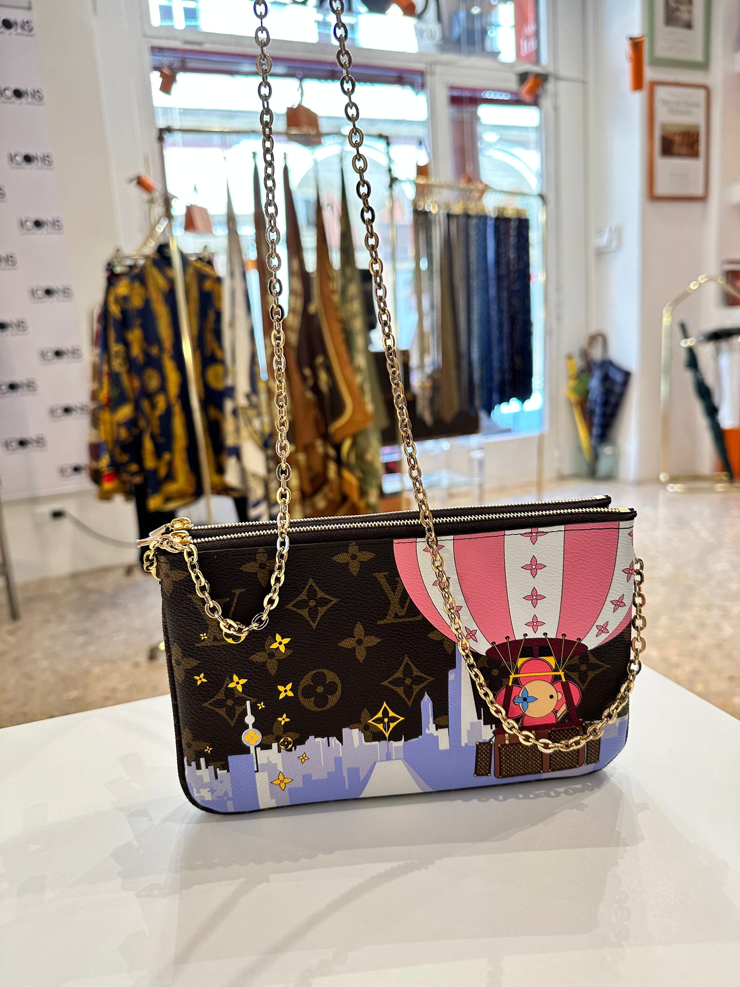Louis Vuitton pochette double zip