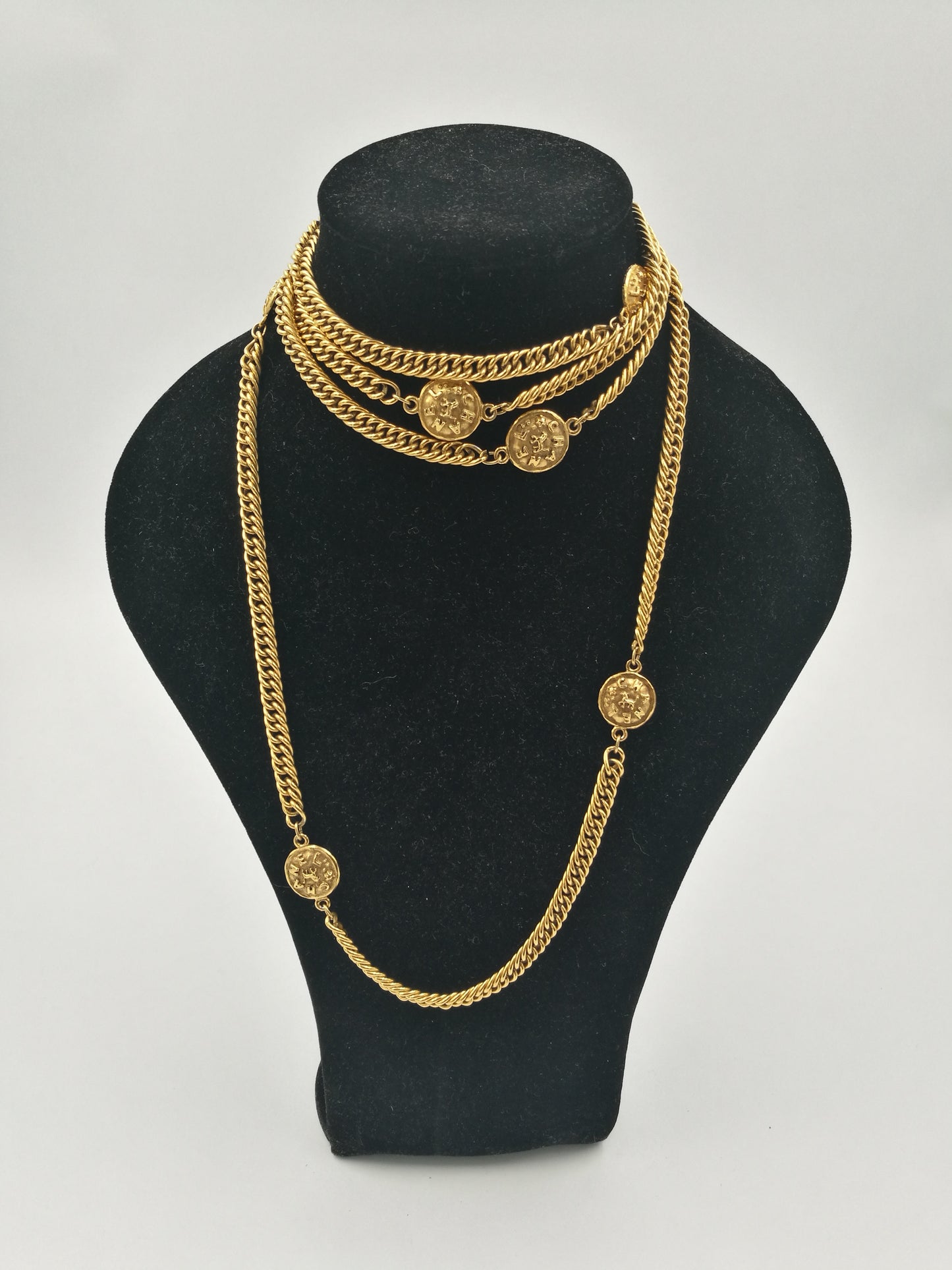 Chanel collana in metallo dorato