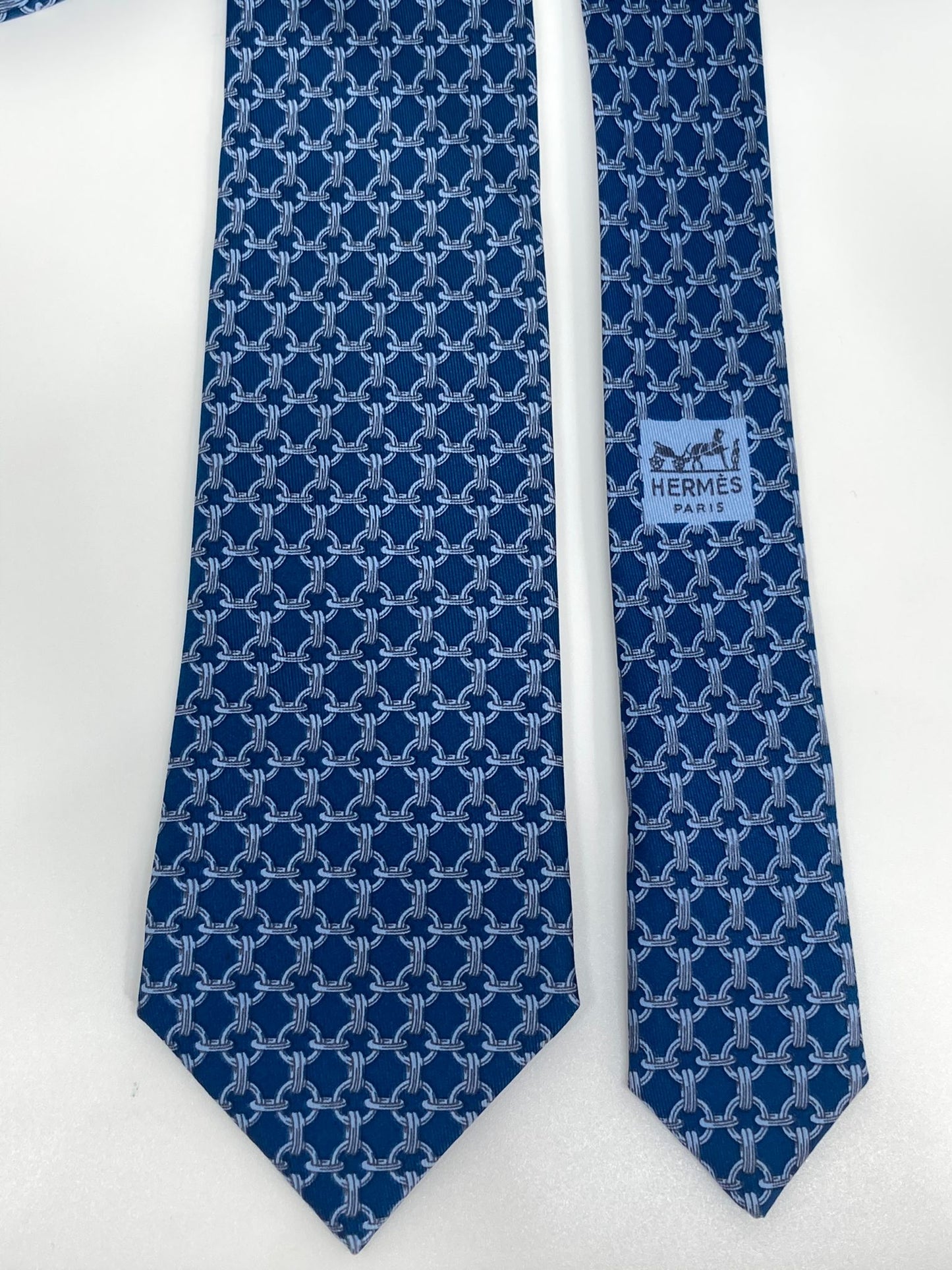 Cravatta Hermès con cerchi incatenati c.59EA