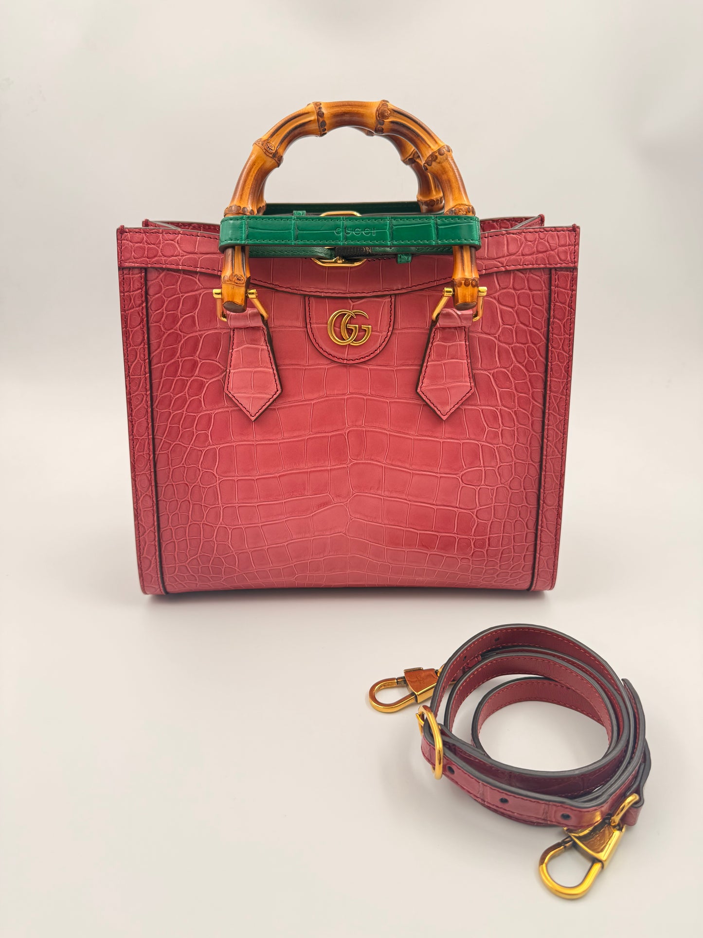 Gucci Diana medium GG Top Handle Coccodrillo