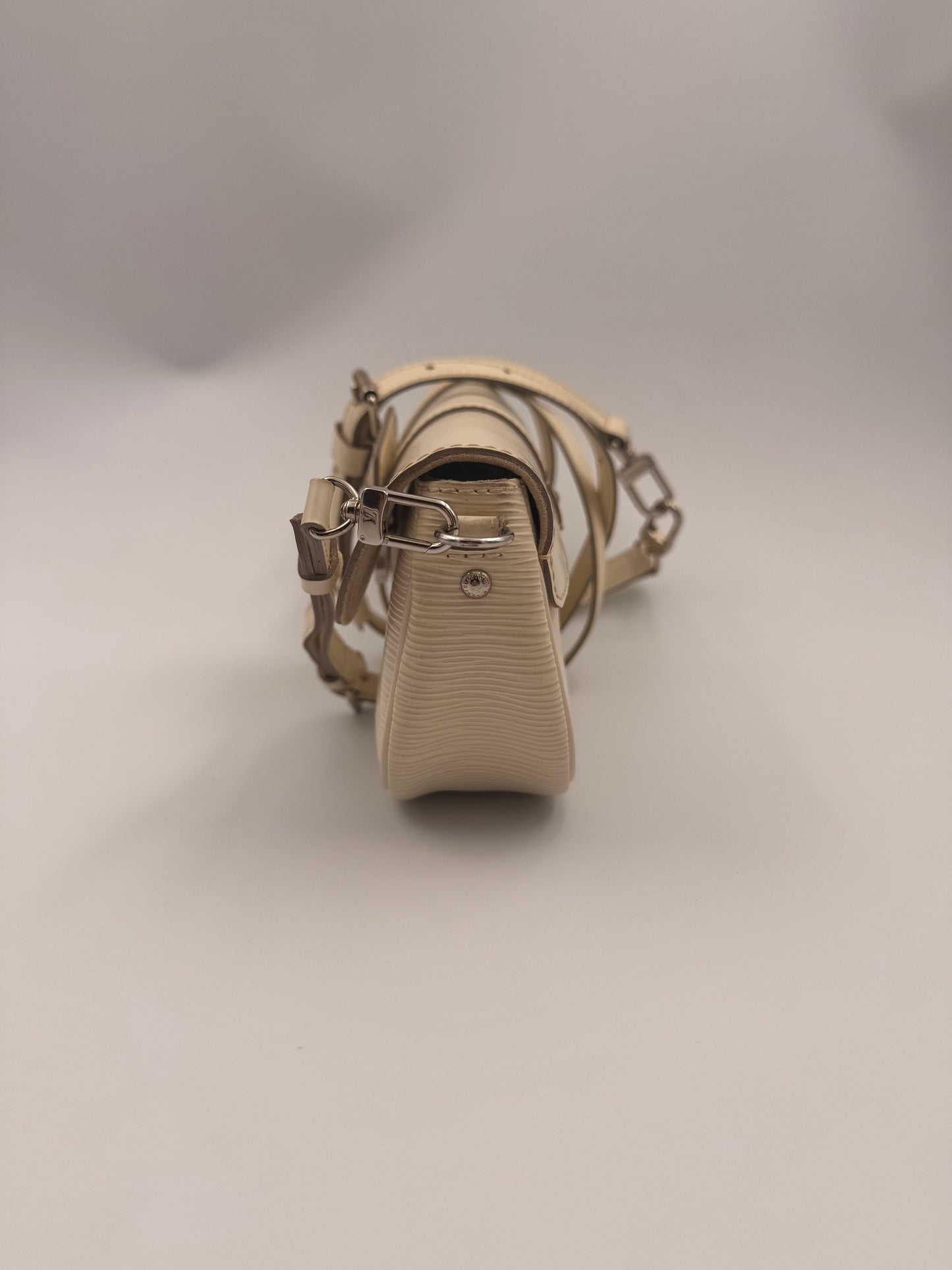 Louis Vuitton Pochette Montaigne