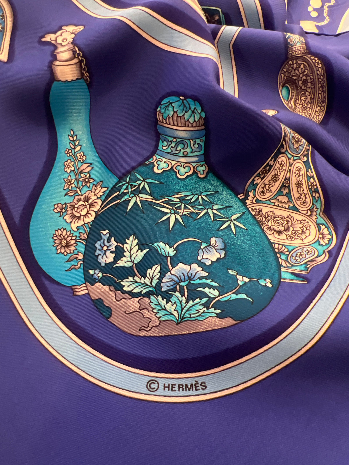 Foulard Hermès vintage Qu'importe le flacon