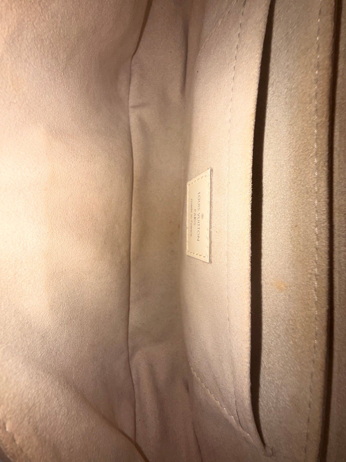 Louis Vuitton Pochette Montaigne