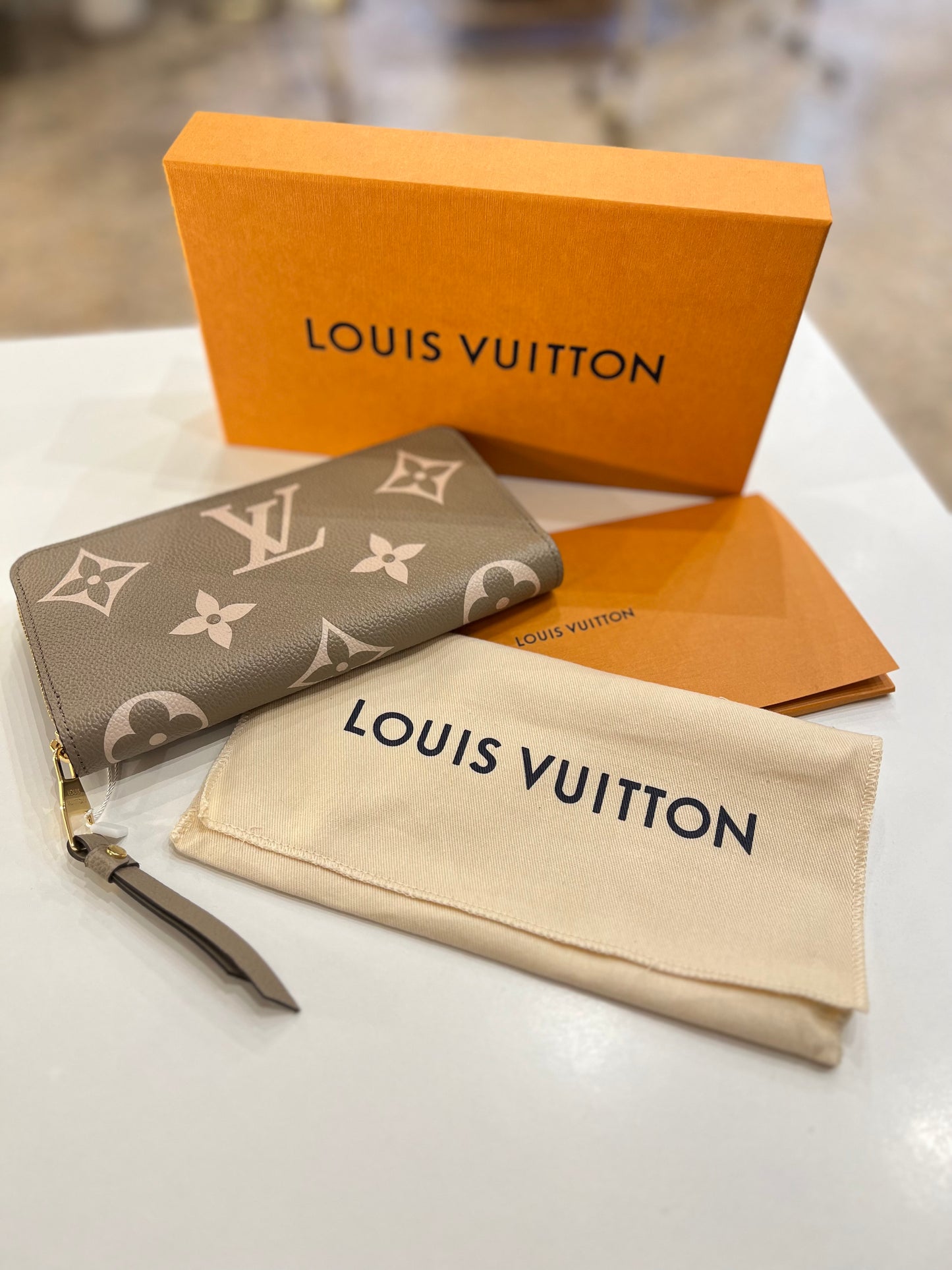 Louis Vuitton Zippy wallet Empreinte