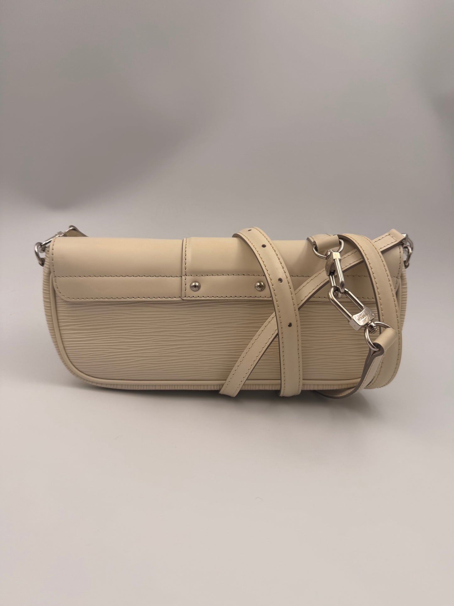 Louis Vuitton Pochette Montaigne