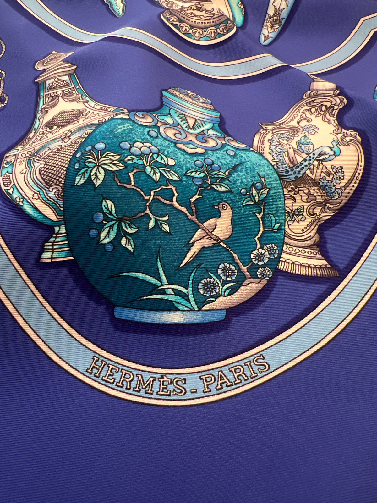 Foulard Hermès vintage Qu'importe le flacon