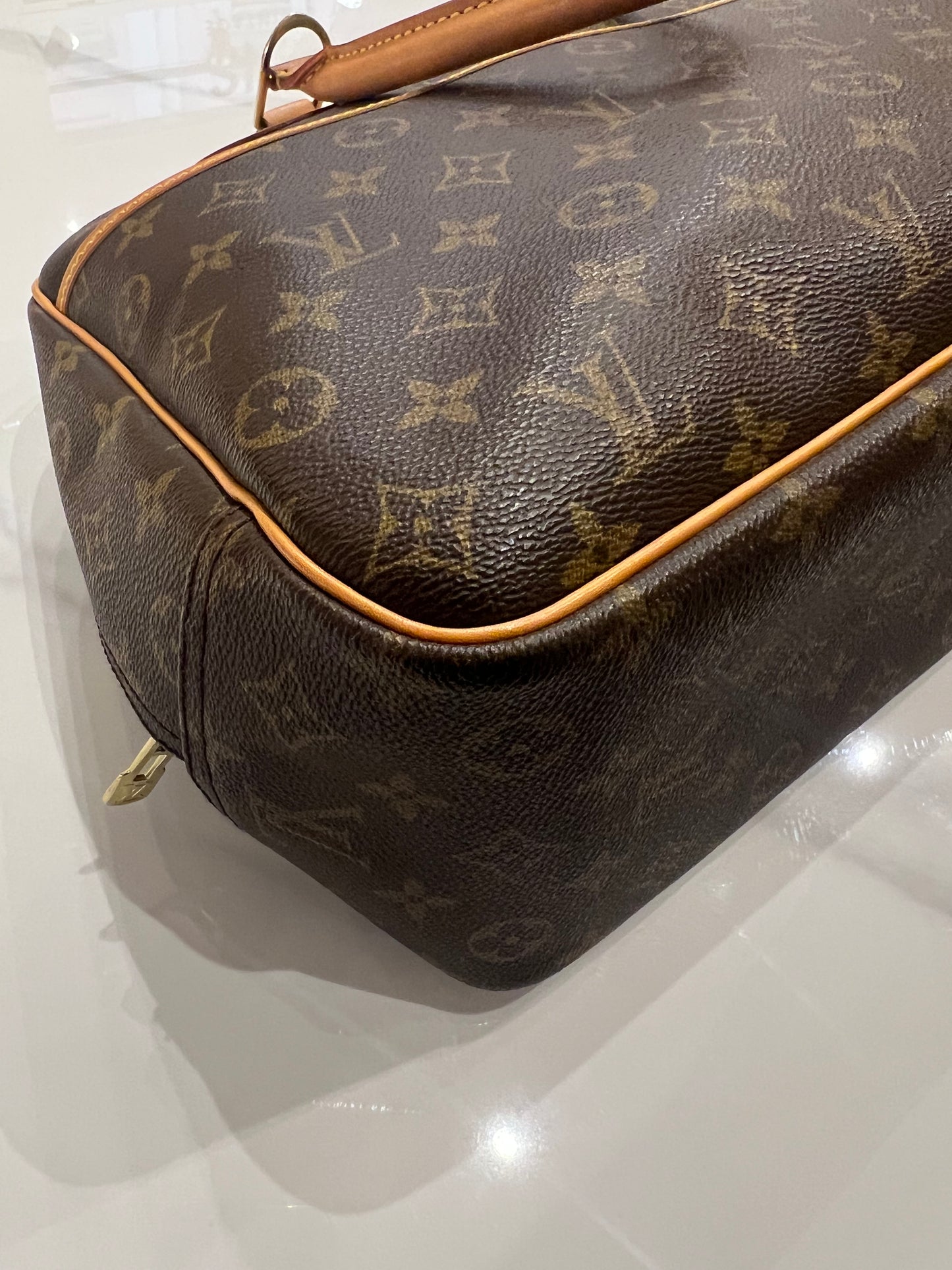 Louis Vuitton Deauville bag