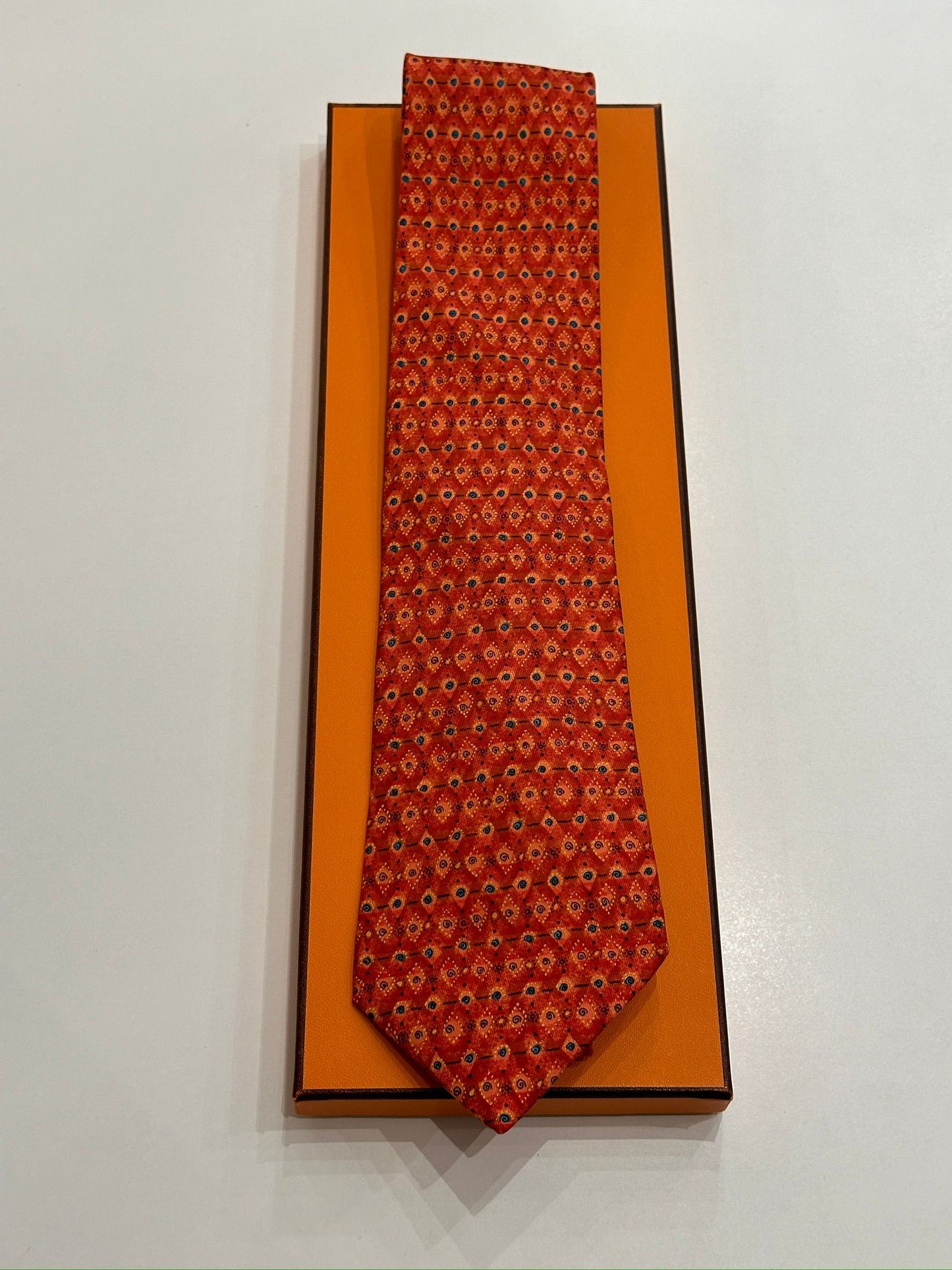 Cravatta vintage Hermès spirali rossa 7872UA
