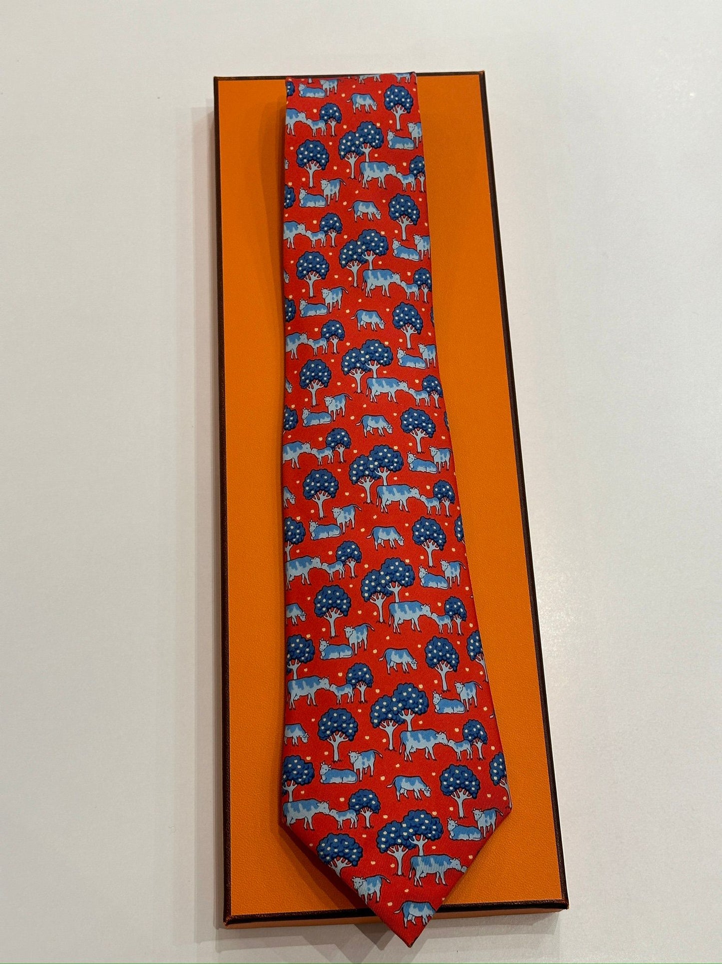 Cravatta vintage Hermès mucche base rossa 7527IA