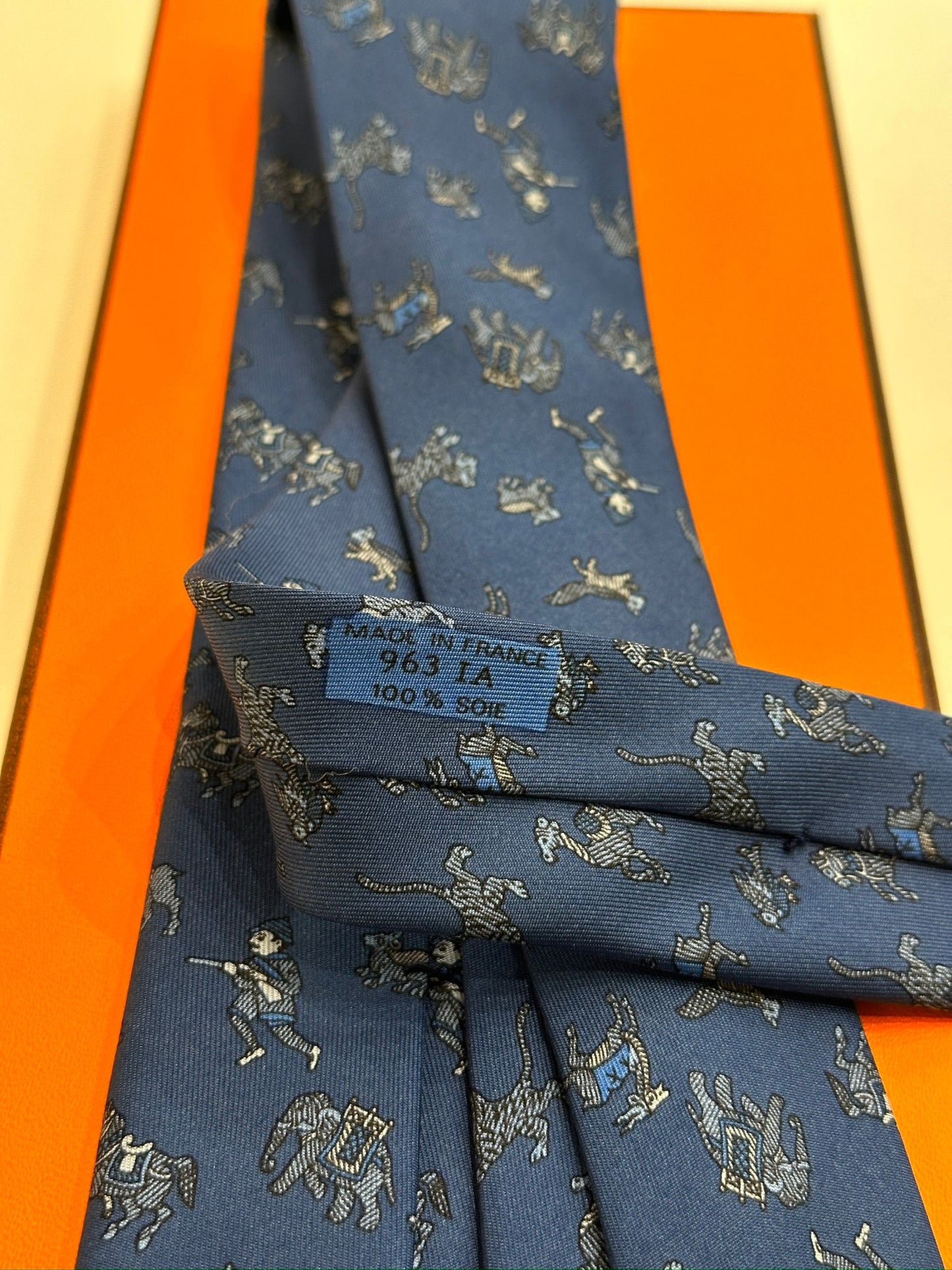 Cravatta vintage Hermès cacciatori blu 963IA