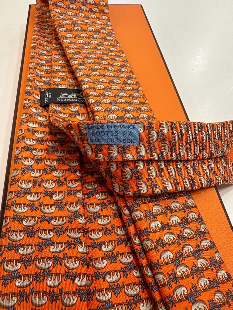 Cravatta vintage Hermès bradipi base arancione 605715PA
