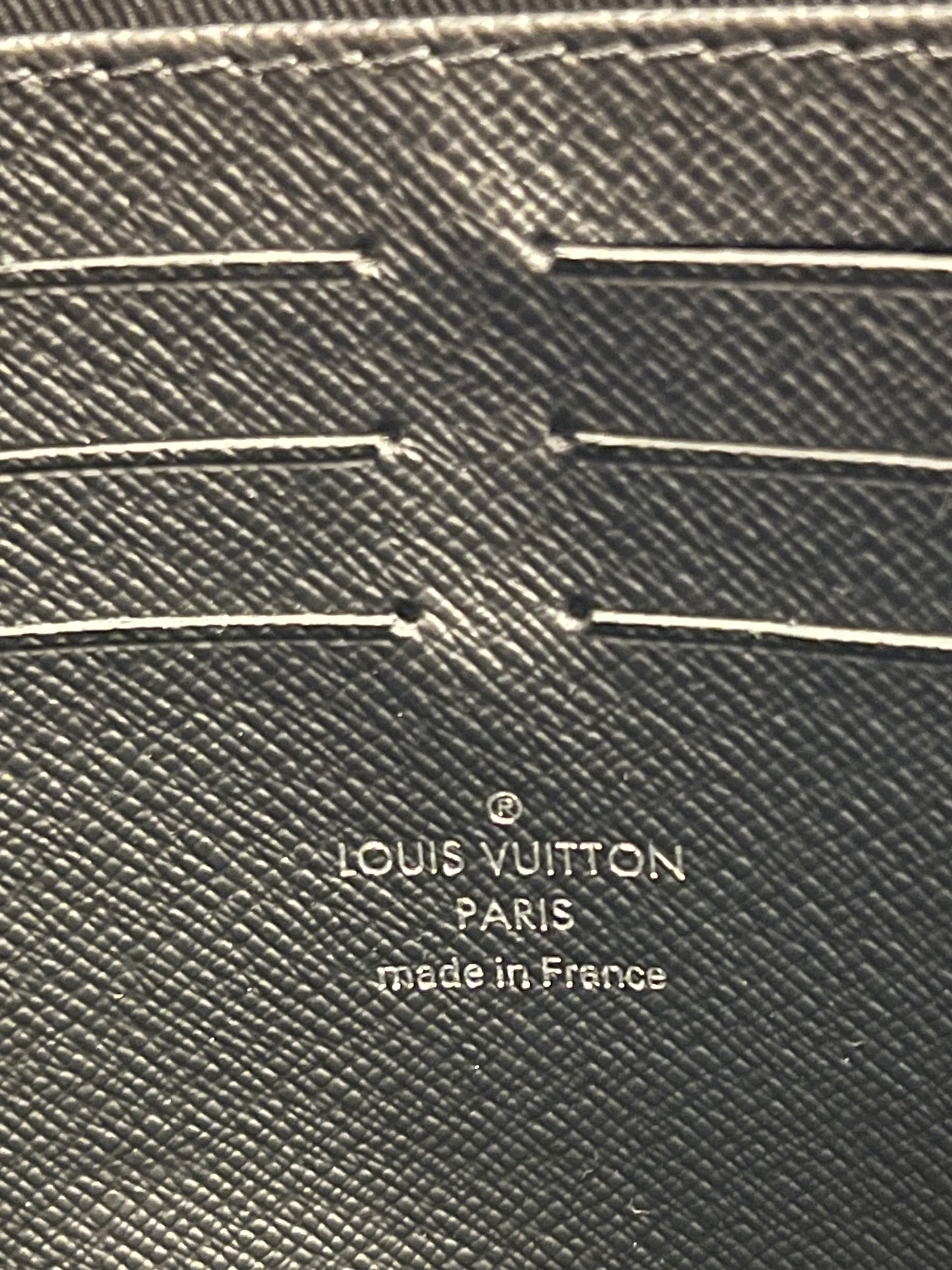 Louis Vuitton Pochette Voyage MM in tela eclipse nera