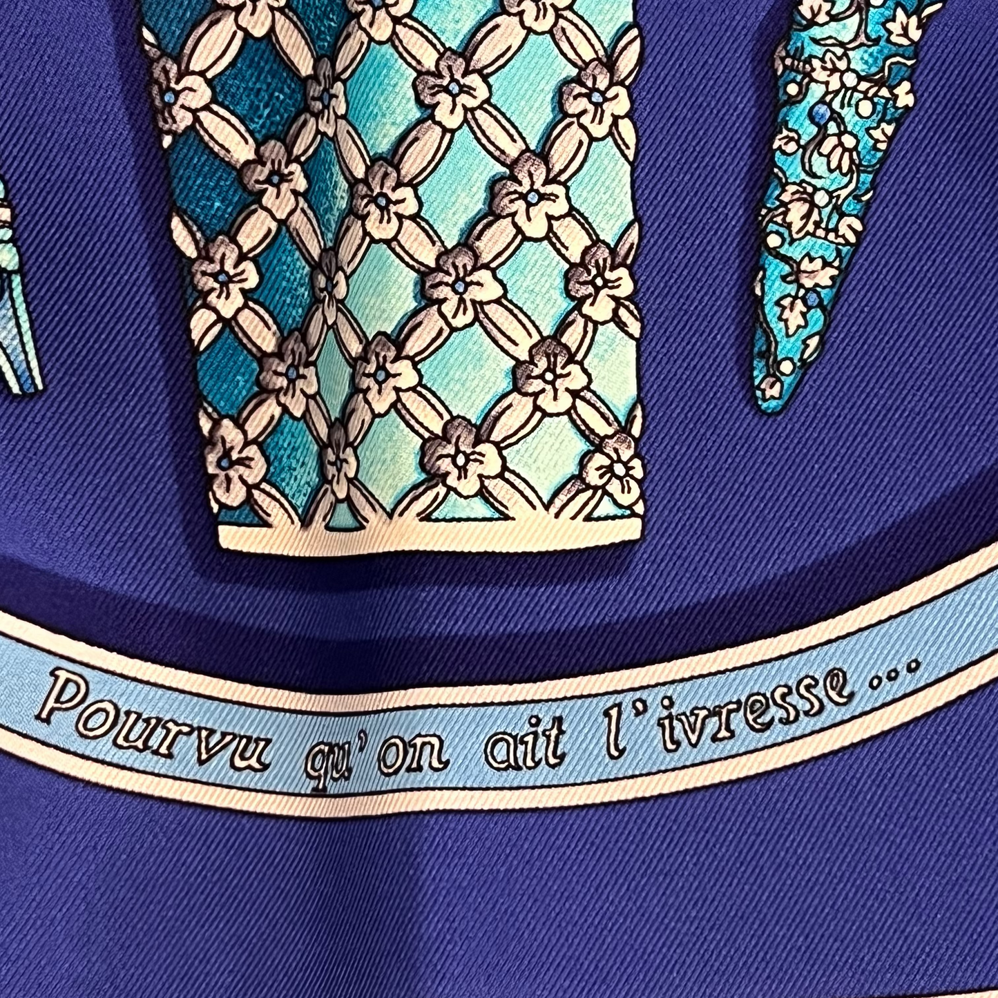 Foulard Hermès vintage Qu'importe le flacon