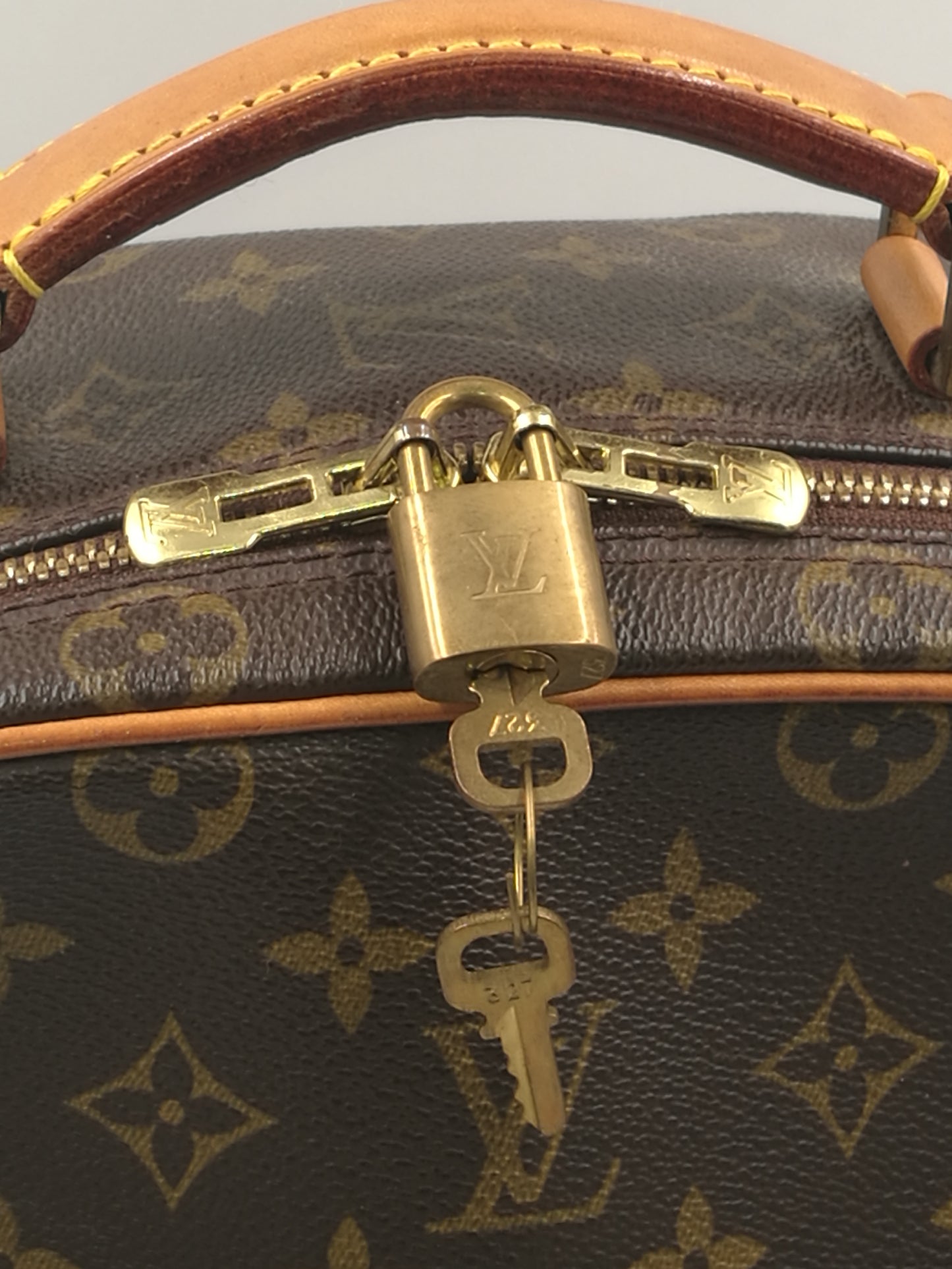 Louis Vuitton Carry all backpack one shoulder
