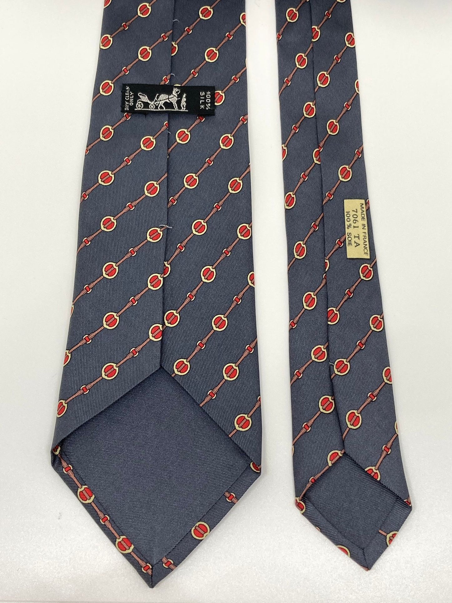 Cravatta Hermès con cerchietti legati c.7061TA
