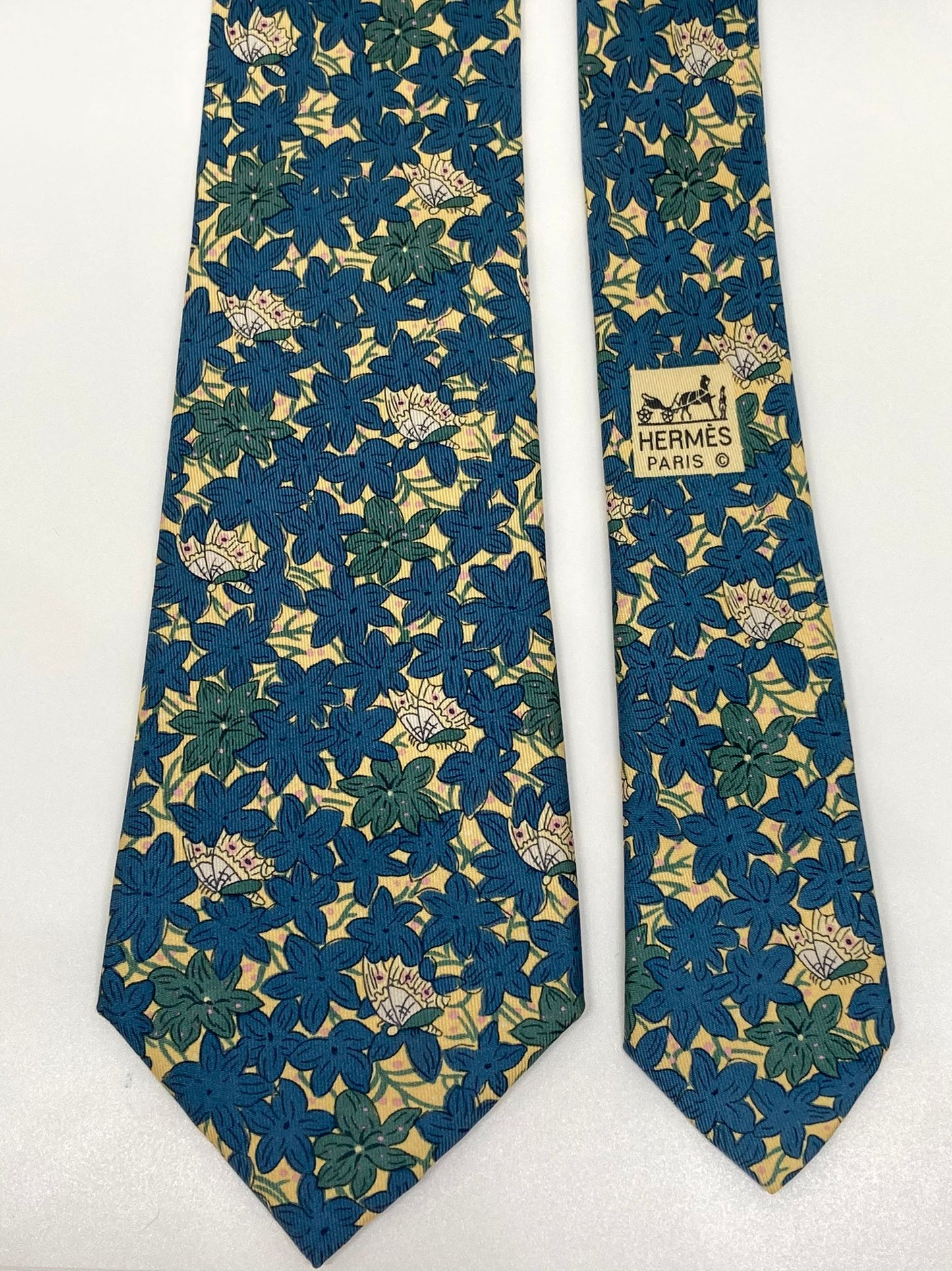 Cravatta Hermès con fiori e farfalle c.7131FA