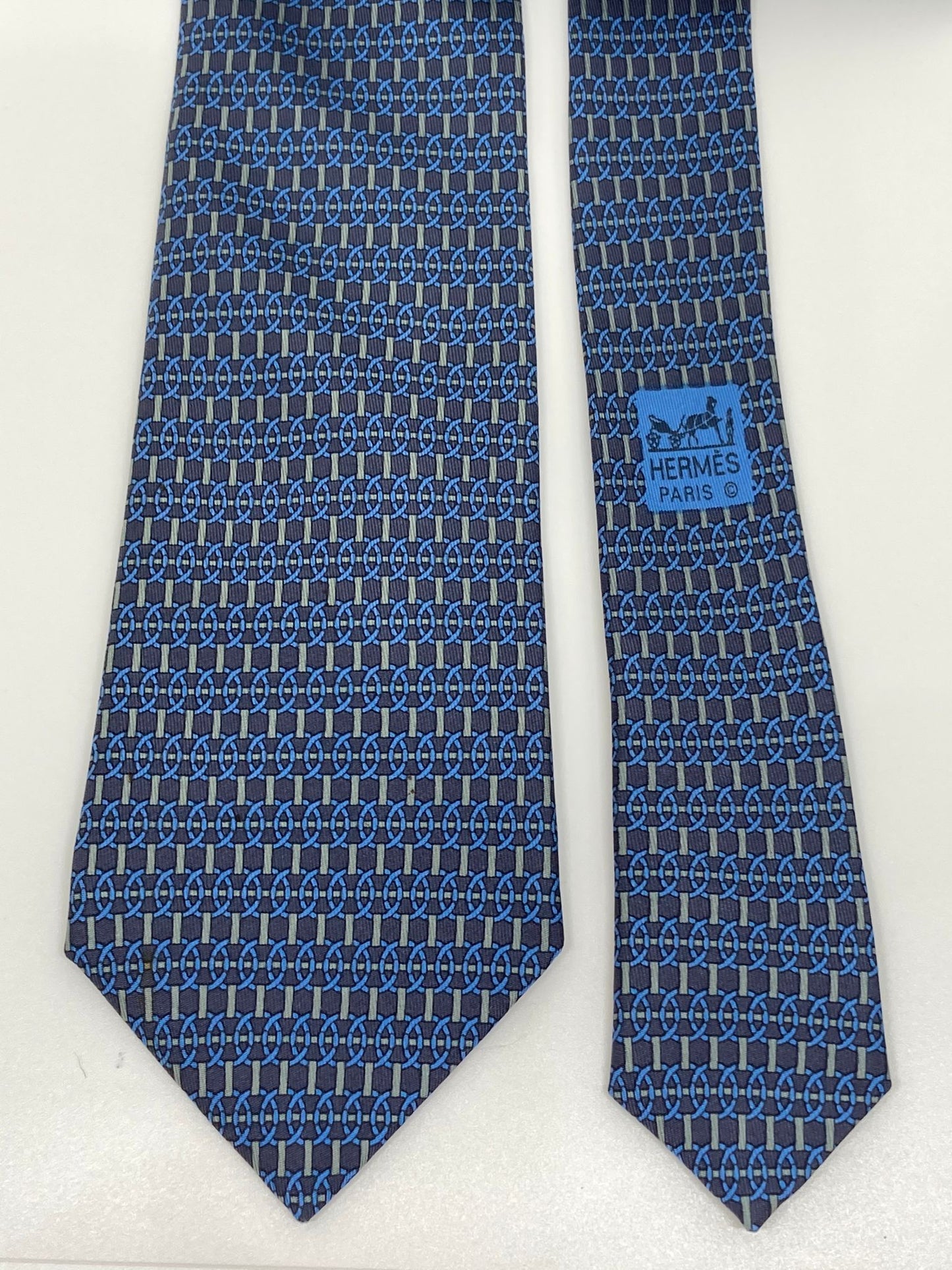 Cravatta Hermès con stampa a cerchi c.7146FA