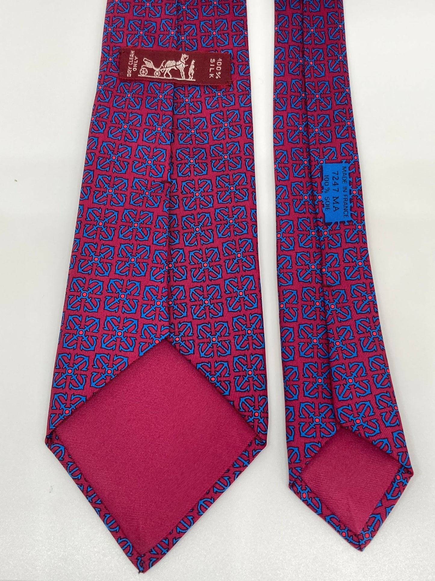 Cravatta Hermès con ancore che formano quadrati c.7247MA