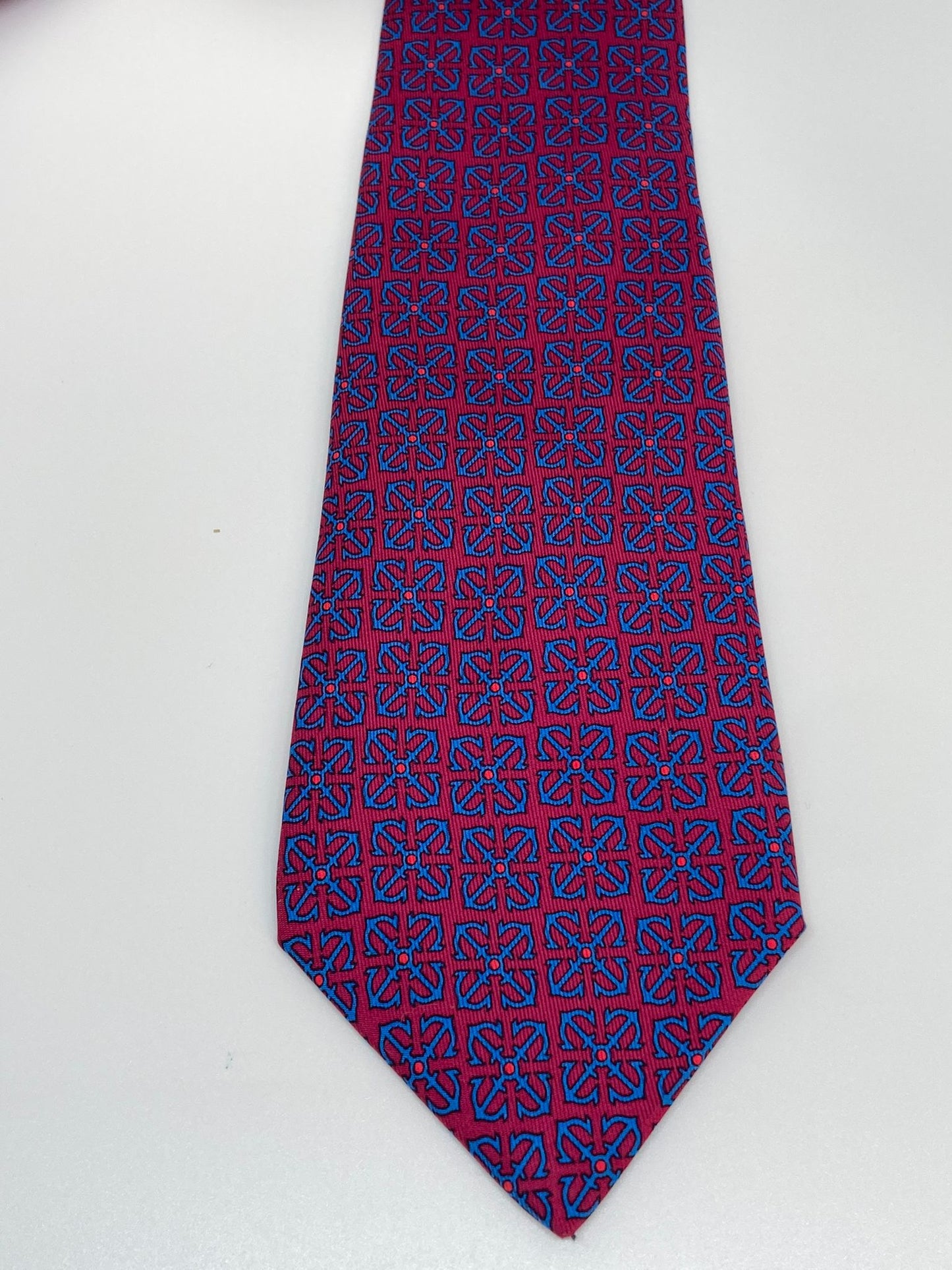 Cravatta Hermès con ancore che formano quadrati c.7247MA