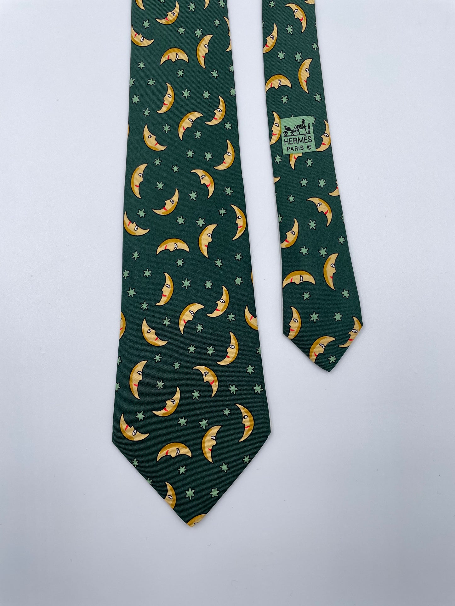 Cravatta Hermès con lune sfondo verde c.7462HA