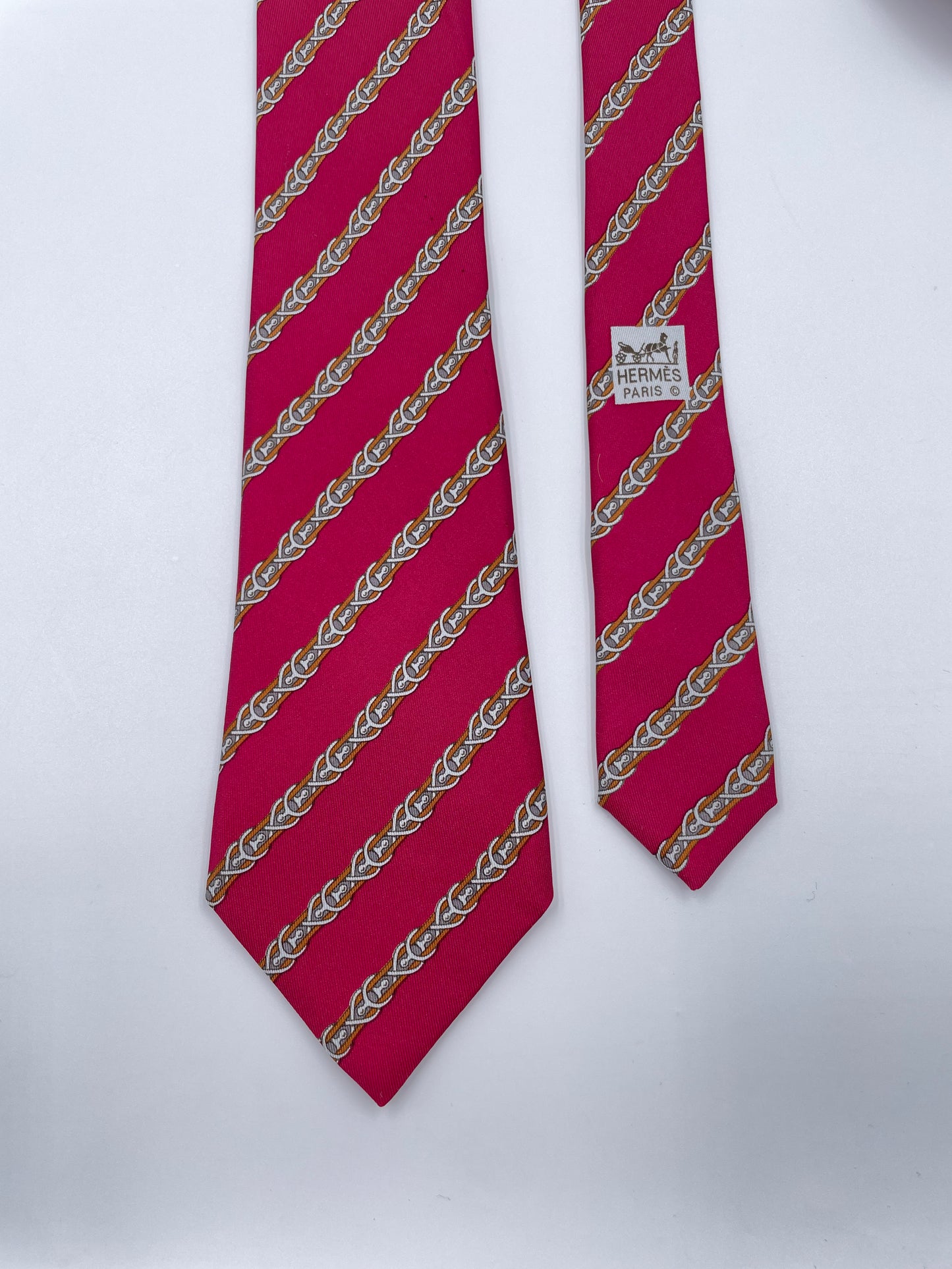 Cravatta Hermès stampa regimental sfondo rosso c.7152FA