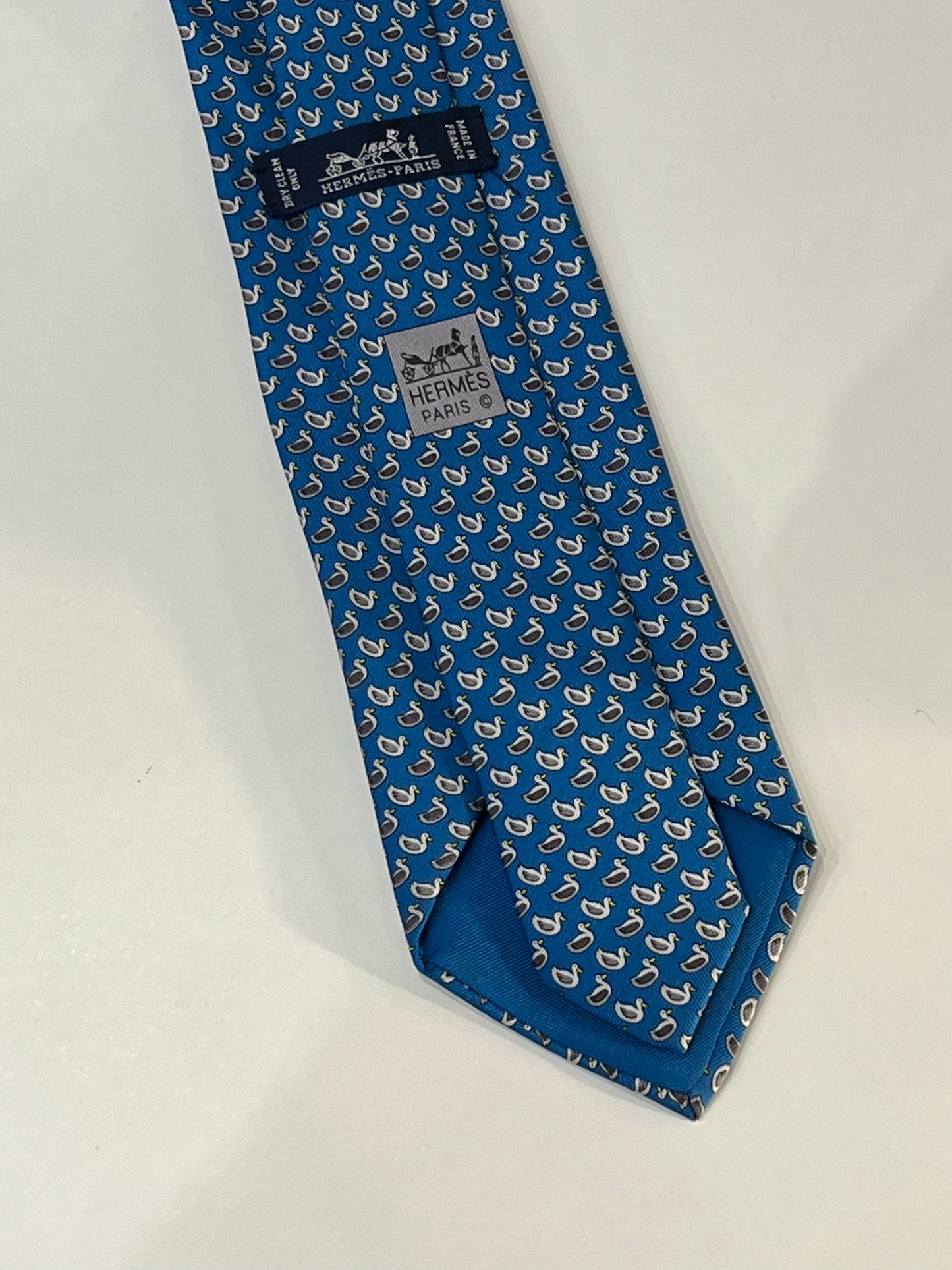 Cravatta Hermès azzurra con paperelle