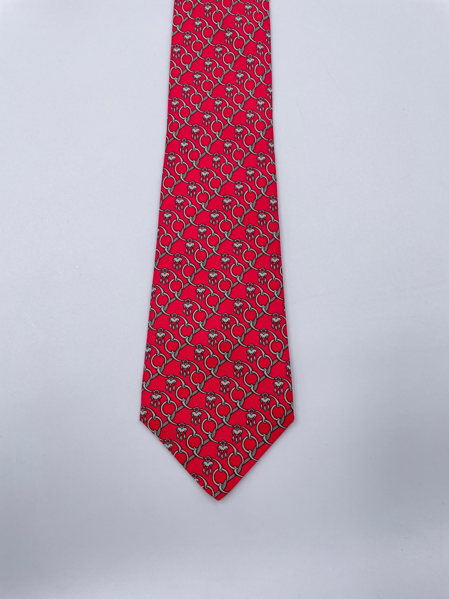 Cravatta Hermès stampa geometrica sfondo rosso c.7310EA